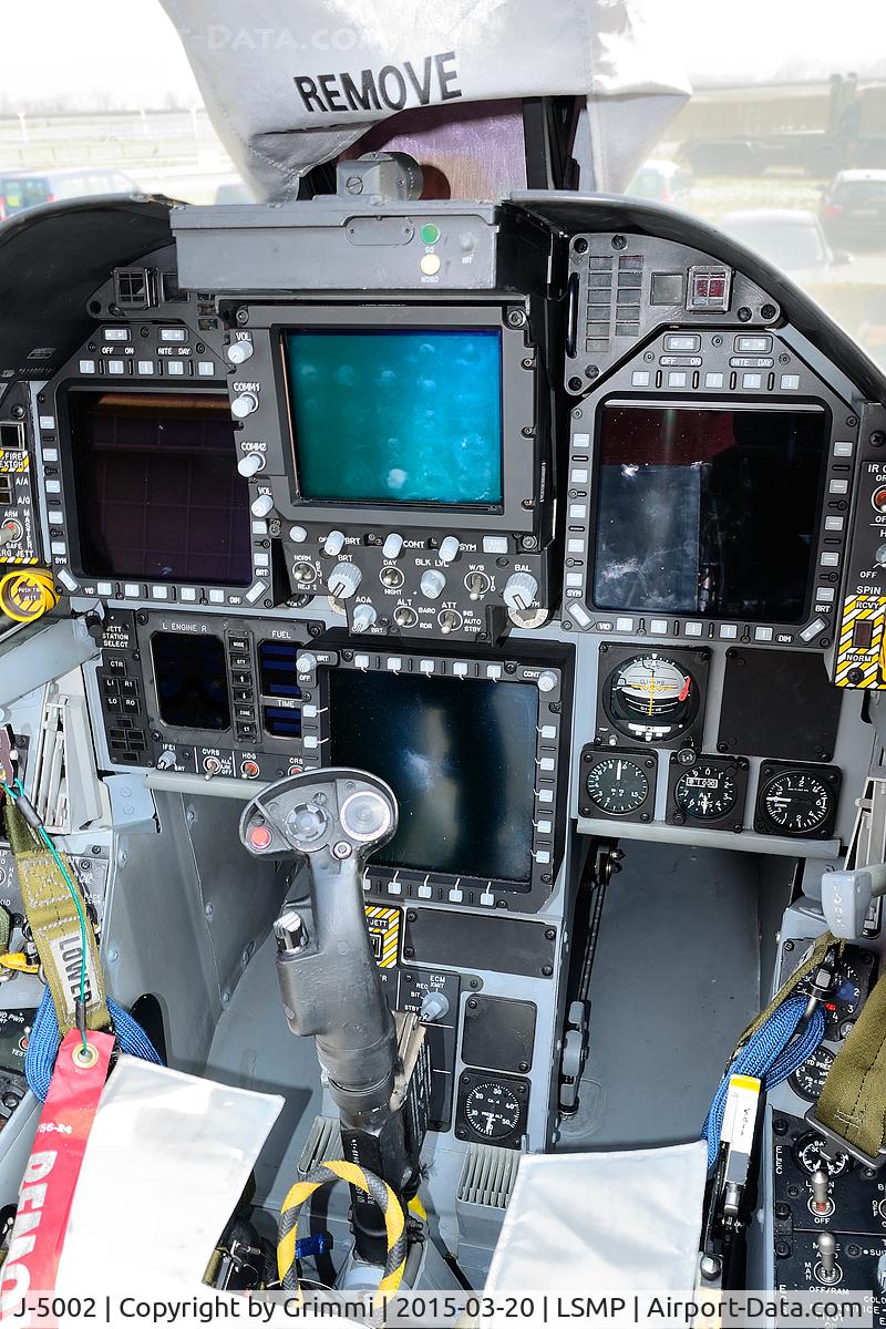 J-5002, McDonnell Douglas F/A-18C Hornet C/N 1315/SFC002, Hornet Cockpit presented on Media day due STABANTE exercise. Note the white cover for the seat. And yes, the display's need a wash ;) Swiss modification called 'Upgrade 25' includes new cockpit displays for supporting Raytheon’s ASQ-228 ATFLIR pod.