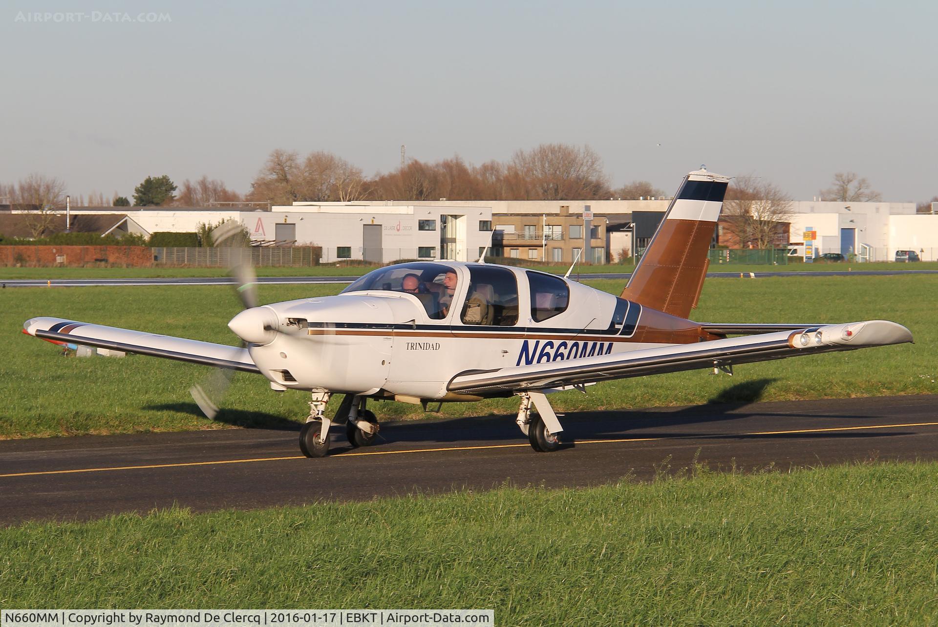 N660MM, 1982 Socata TB-20 Trinidad C/N 334, Taxiing to rwy 06.