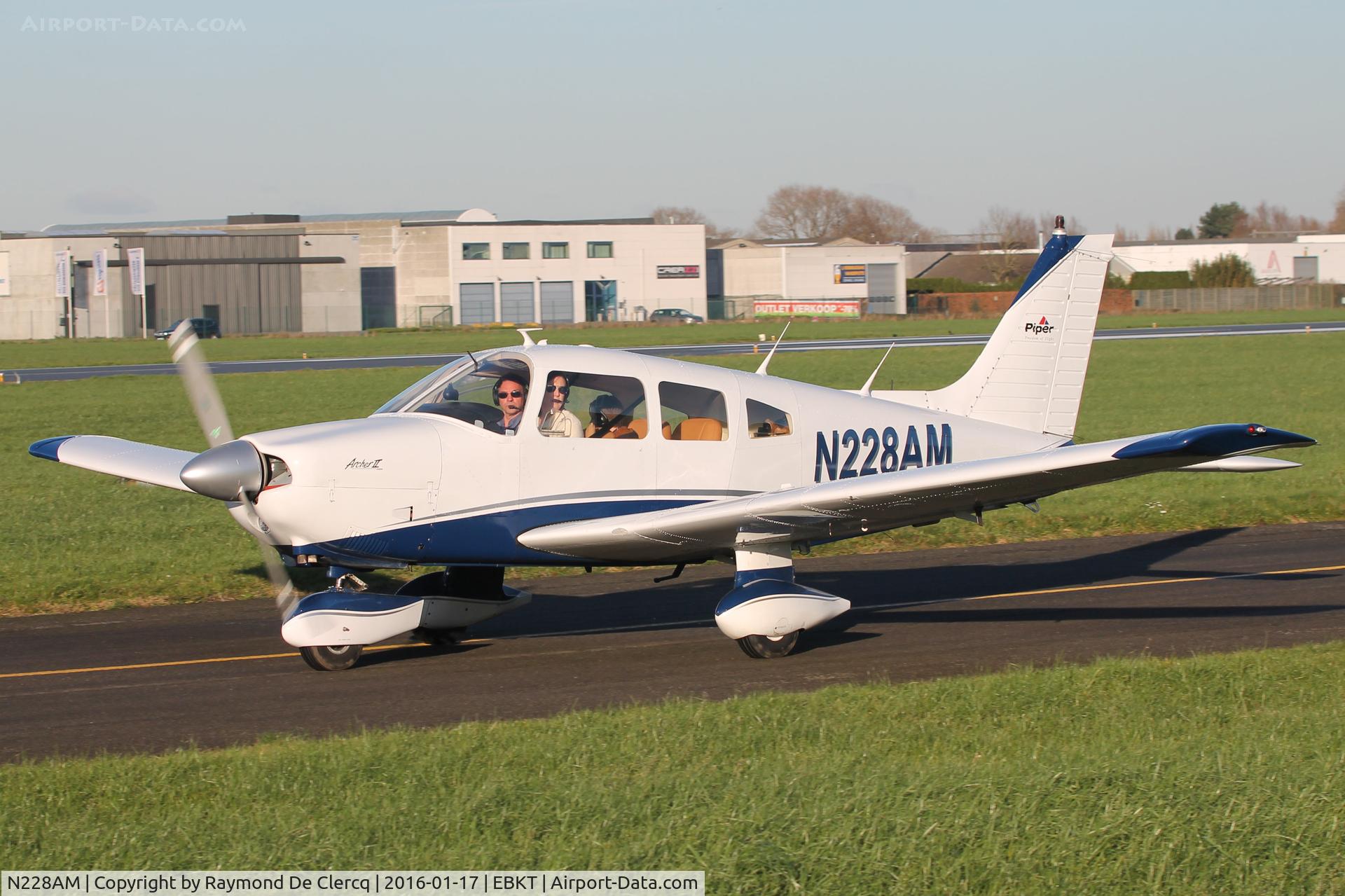 N228AM, 1979 Piper PA-28-181 Archer II C/N 28-7990544, Taxiing to rwy 06.
