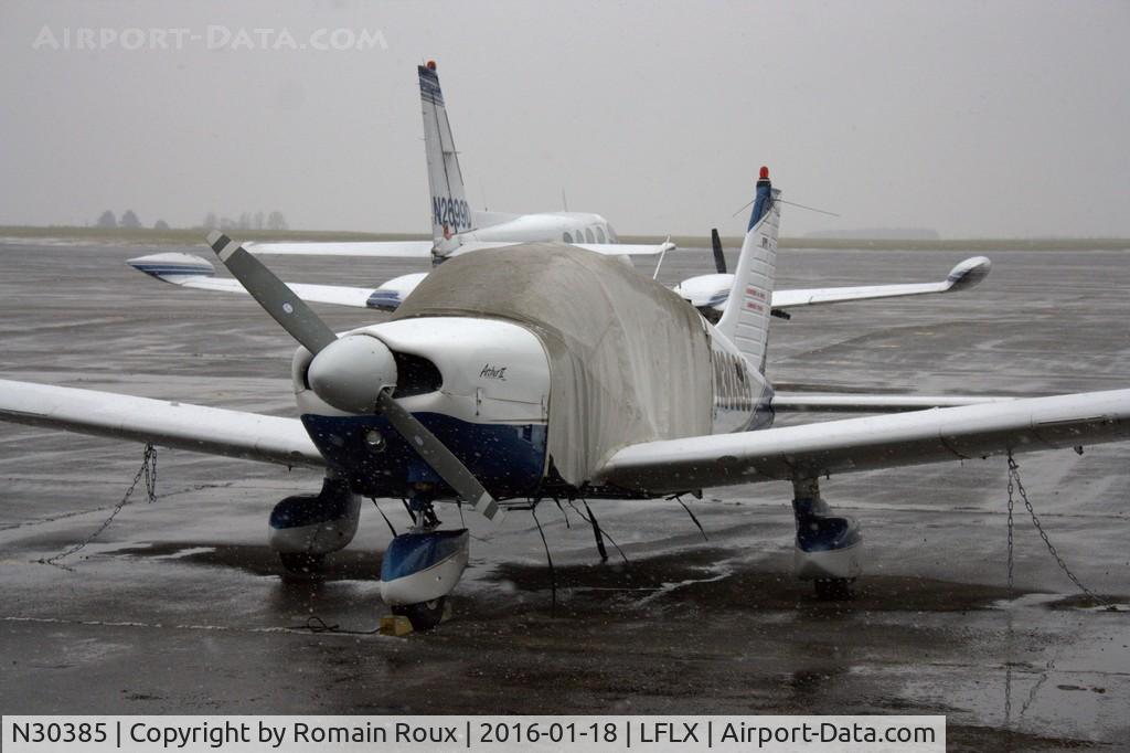 N30385, 1982 Piper PA-28-181 C/N 28-8290153, Parked