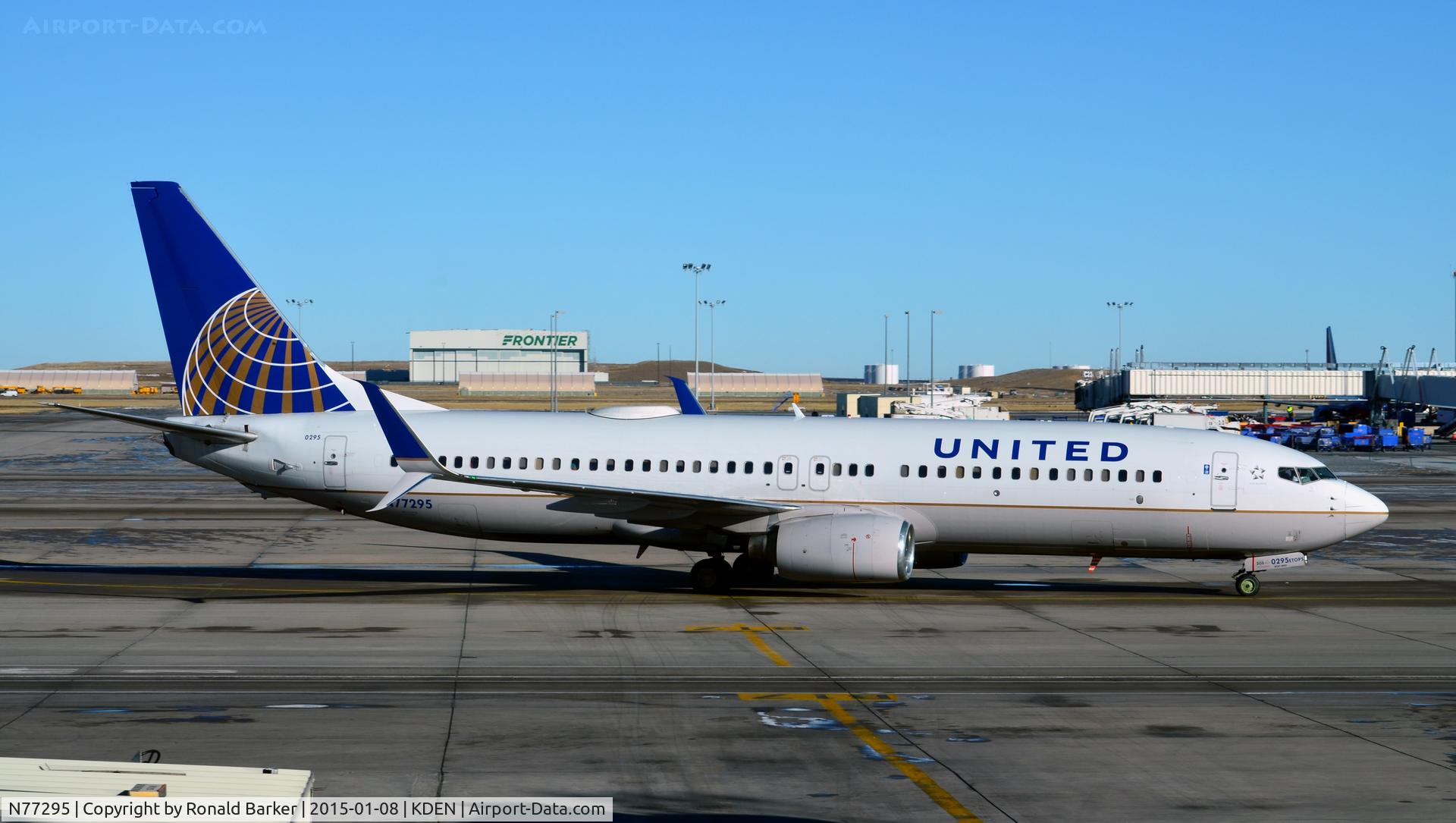 N77295, 2005 Boeing 737-824 C/N 34001, Taxi Denver