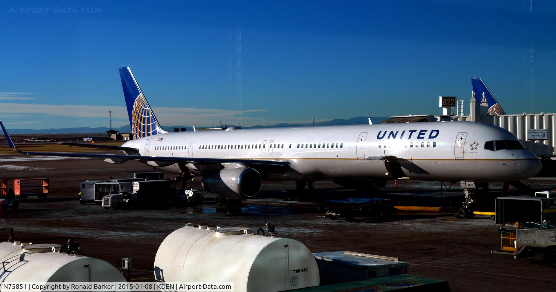 N75851, 2001 Boeing 757-324 C/N 32810, At the gate Denver