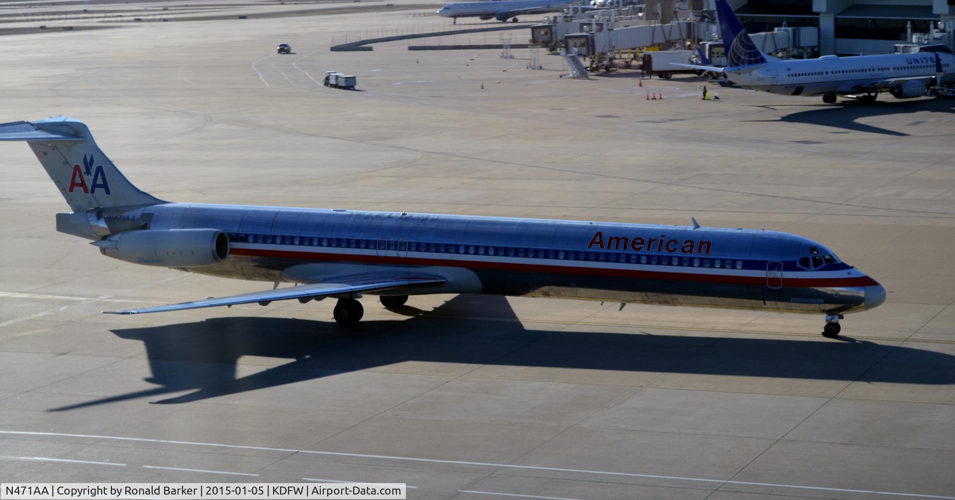 N471AA, 1988 McDonnell Douglas MD-82 (DC-9-82) C/N 49601, taxi DFW