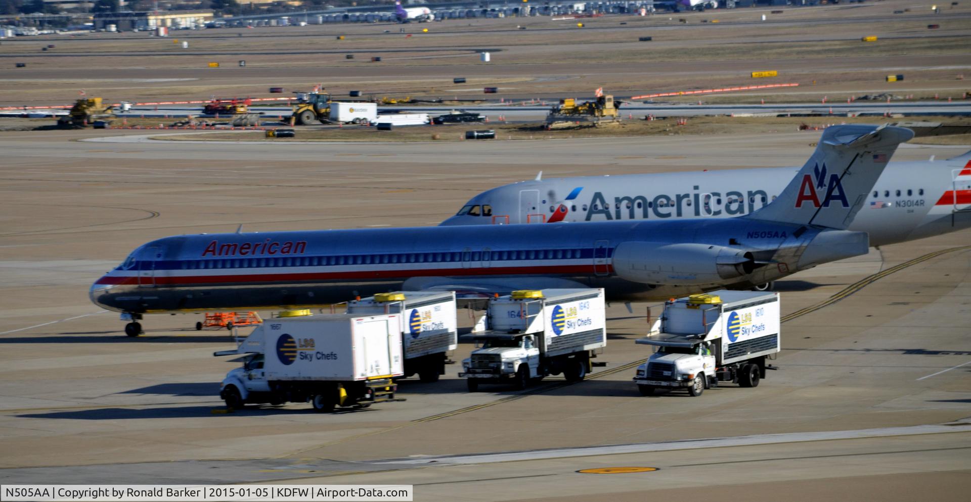 N505AA, 1989 McDonnell Douglas MD-82 (DC-9-82) C/N 49799, Taxi DFW