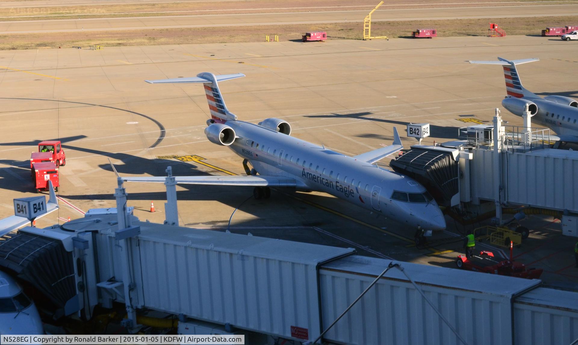 N528EG, Bombardier CRJ-702 (CL-600-2C10) Regional Jet C/N 10306, Gate B44 DFW