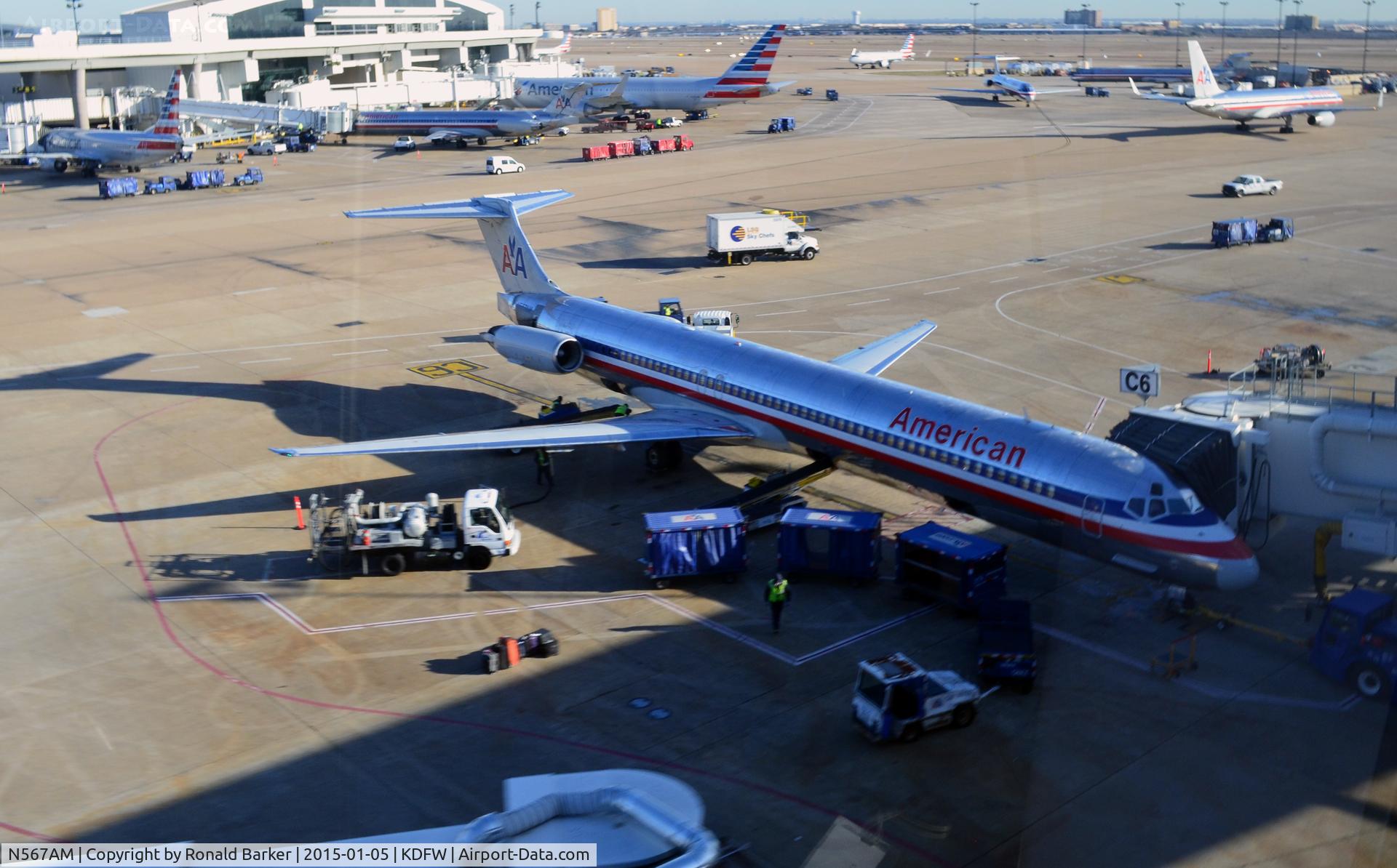 N567AM, 1992 McDonnell Douglas MD-83 (DC-9-83) C/N 53293, Gate C6 DFW