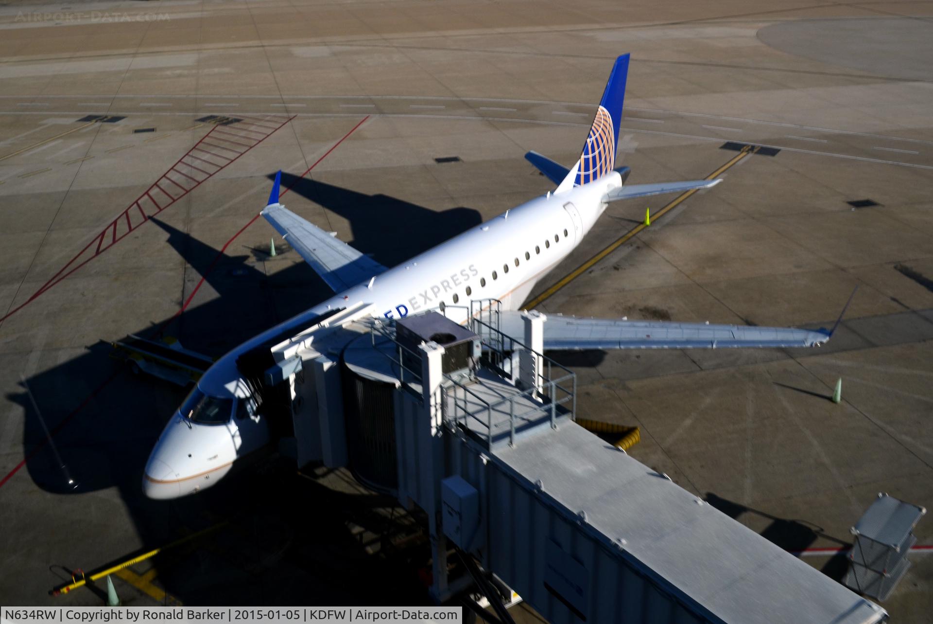 N634RW, 2004 Embraer 170SE (ERJ-170-100SE) C/N 17000055, Gate E8 DFW