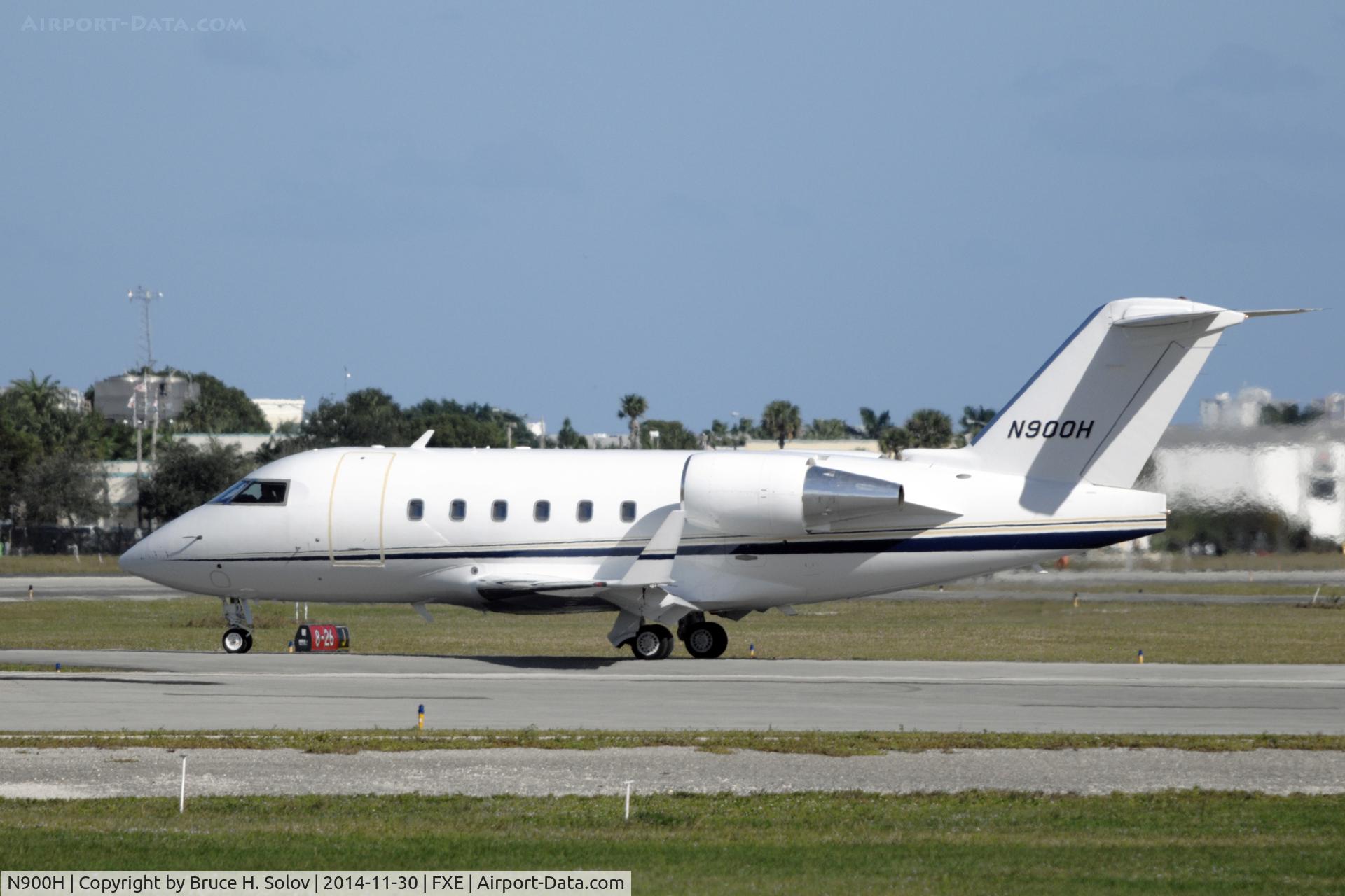N900H, 1991 Canadair Challenger 601-3A (CL-600-2B16) C/N 5080, Ready for departure