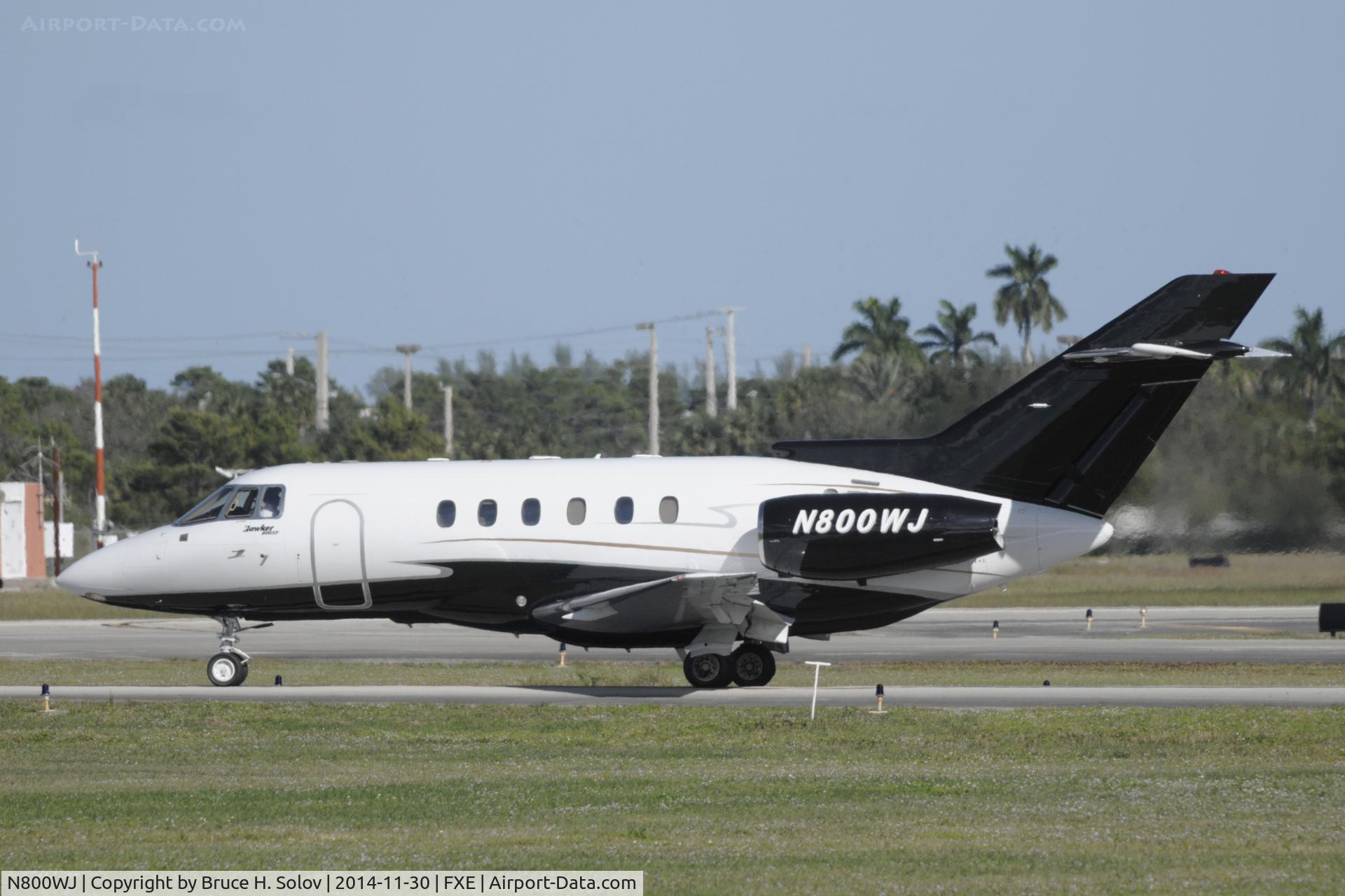 N800WJ, 1999 Raytheon Hawker 800XP C/N 258437, Ready for departure