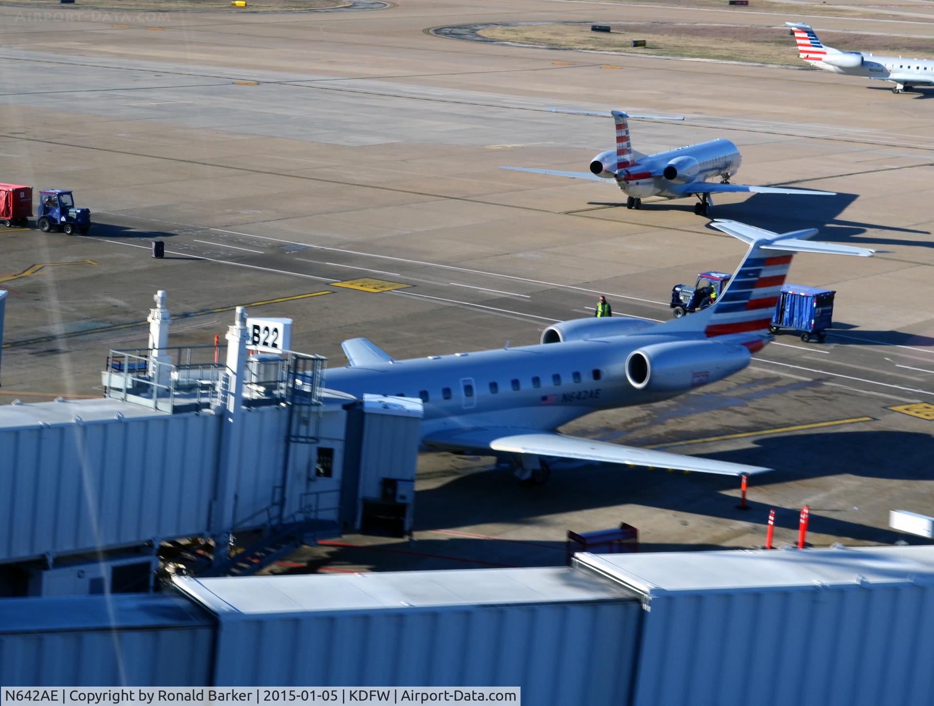N642AE, 1999 Embraer ERJ-145LR (EMB-145LR) C/N 145193, Gate B22 DFW