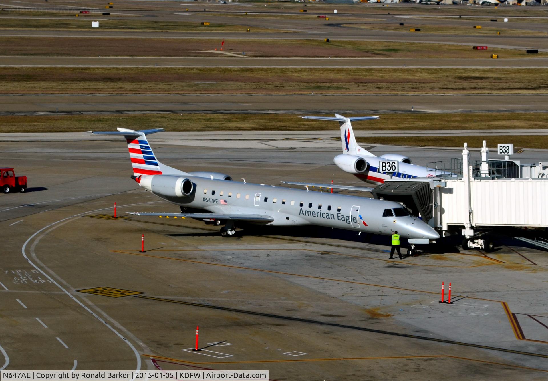 N647AE, 2000 Embraer ERJ-145LR (EMB-145LR) C/N 145222, Gate B36 DFW