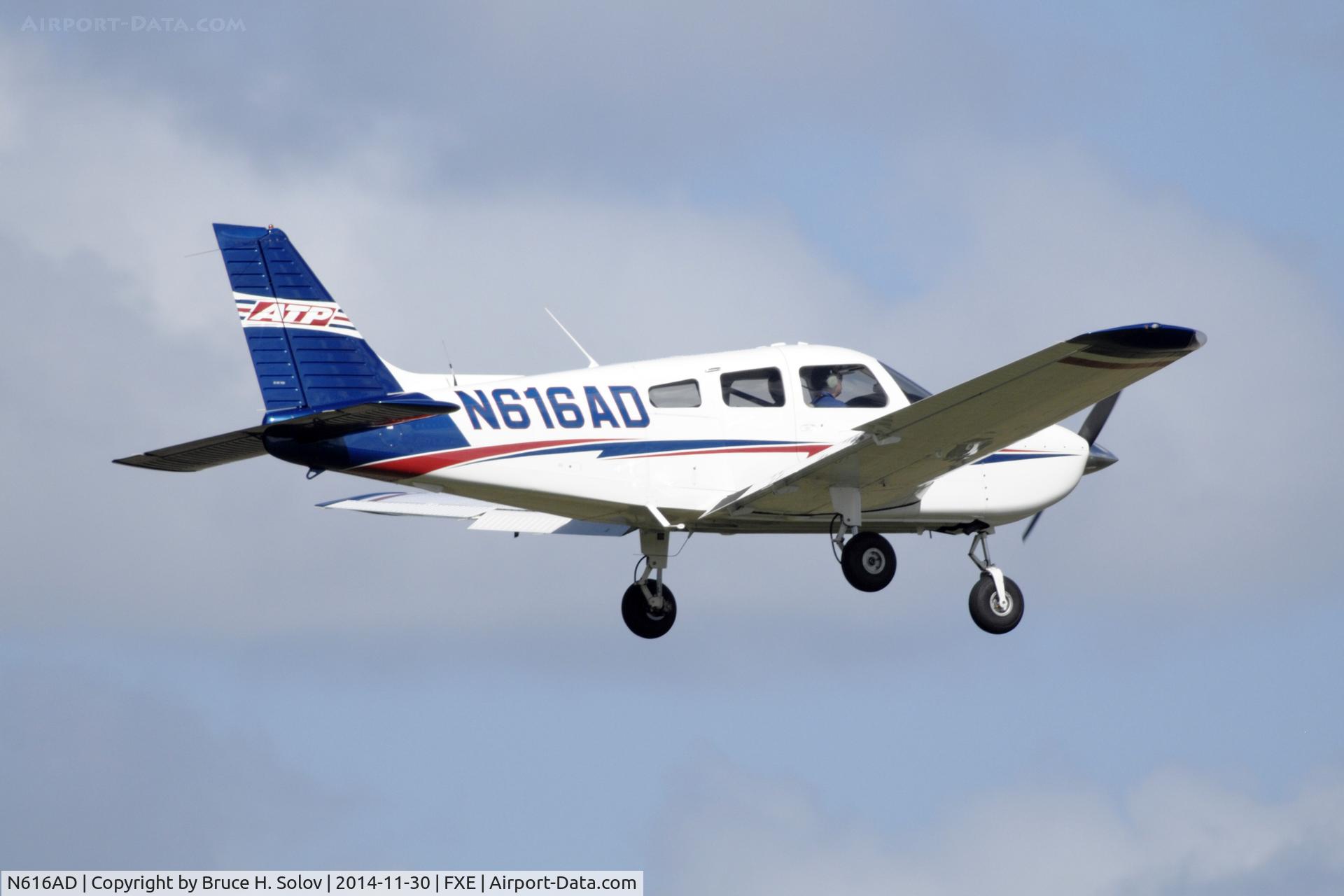 N616AD, 2013 Piper PA-28-161 Cherokee Warrior III C/N 2843736, On approach to runway 9 at KFXE