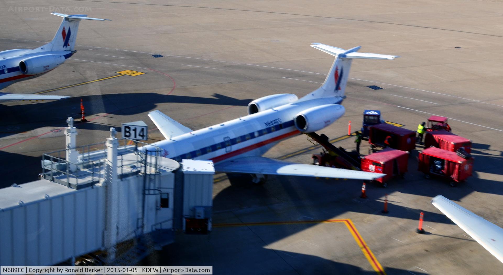 N689EC, 2004 Embraer ERJ-145LR (EMB-145LR) C/N 14500853, Gate B14 DFW