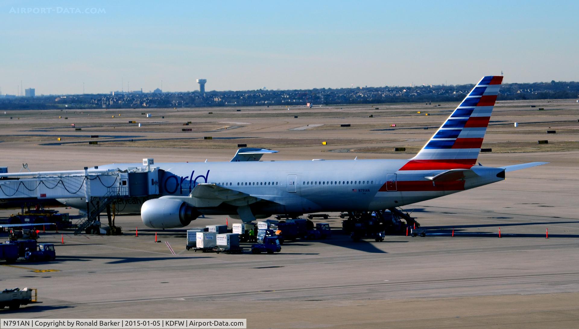 N791AN, 2000 Boeing 777-223/ER C/N 30254, Gate D30 DFW