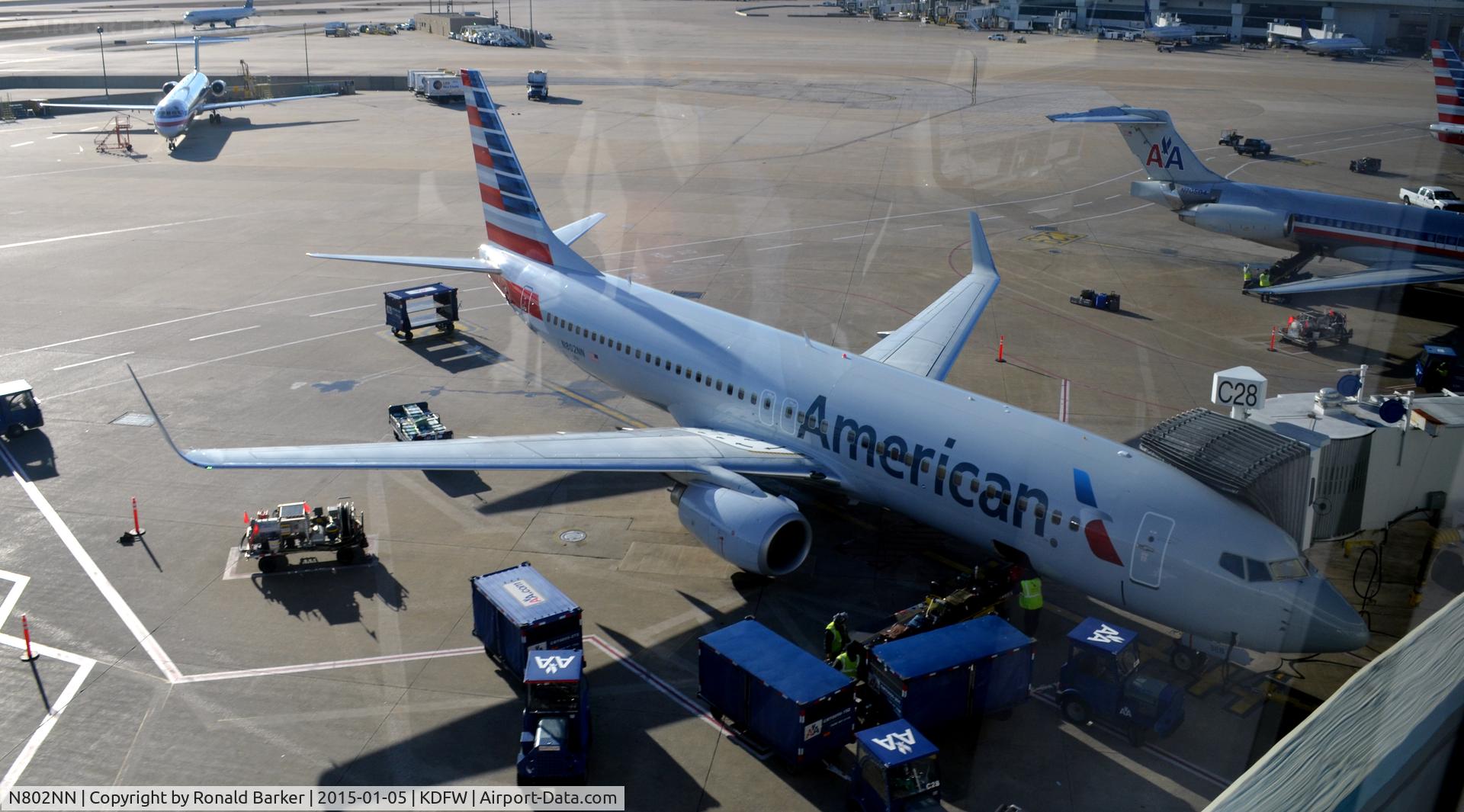 N802NN, 2009 Boeing 737-823 C/N 31073, Gate C28 DFW
