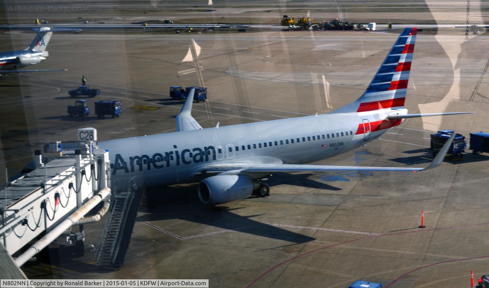 N802NN, 2009 Boeing 737-823 C/N 31073, Gate C28 DFW
