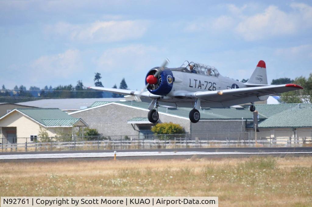 N92761, 1958 North American AT-6G Texan C/N 182-413 (51-14726), Landing at KUAO