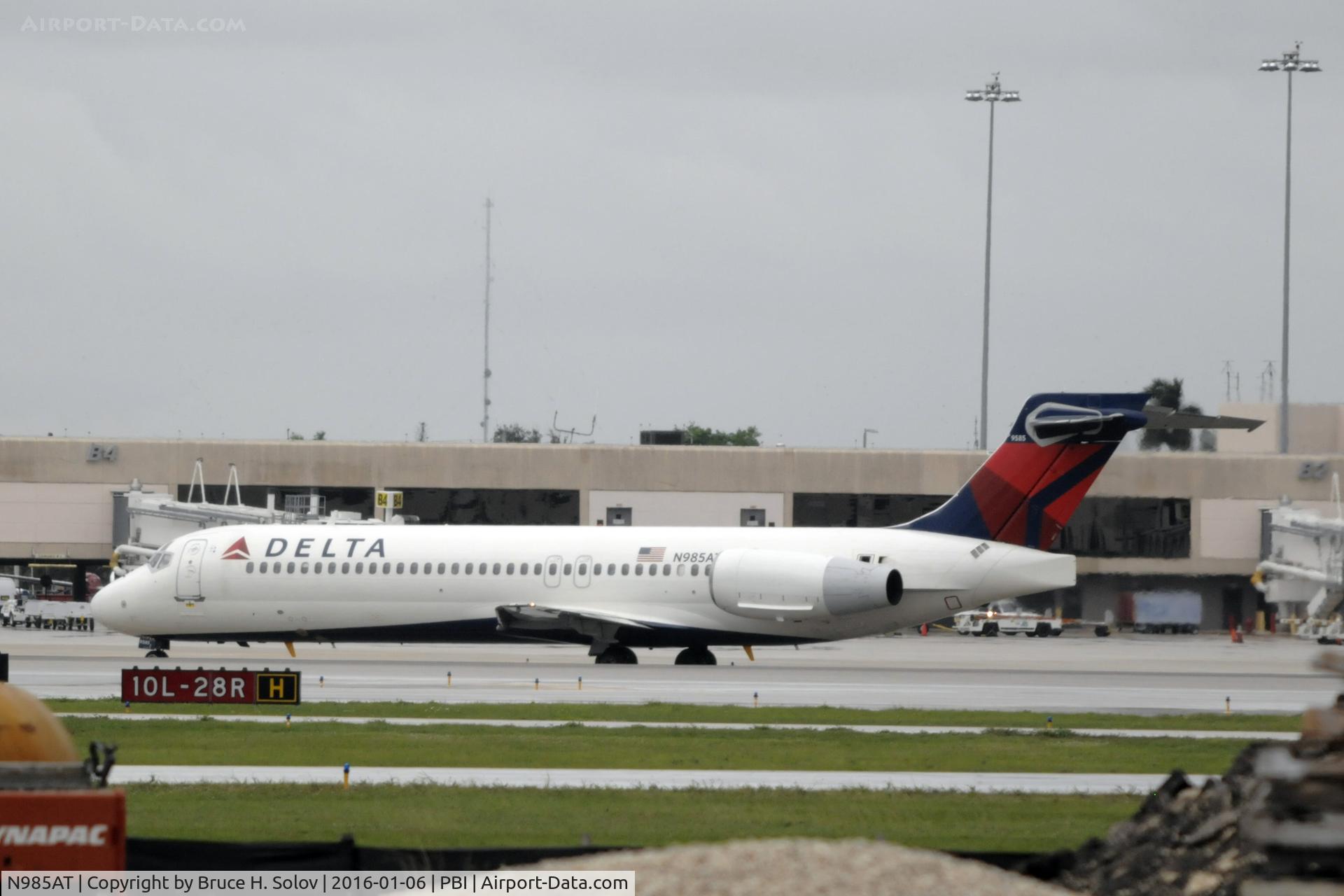 N985AT, 2001 Boeing 717-200 C/N 55090, Taxiing