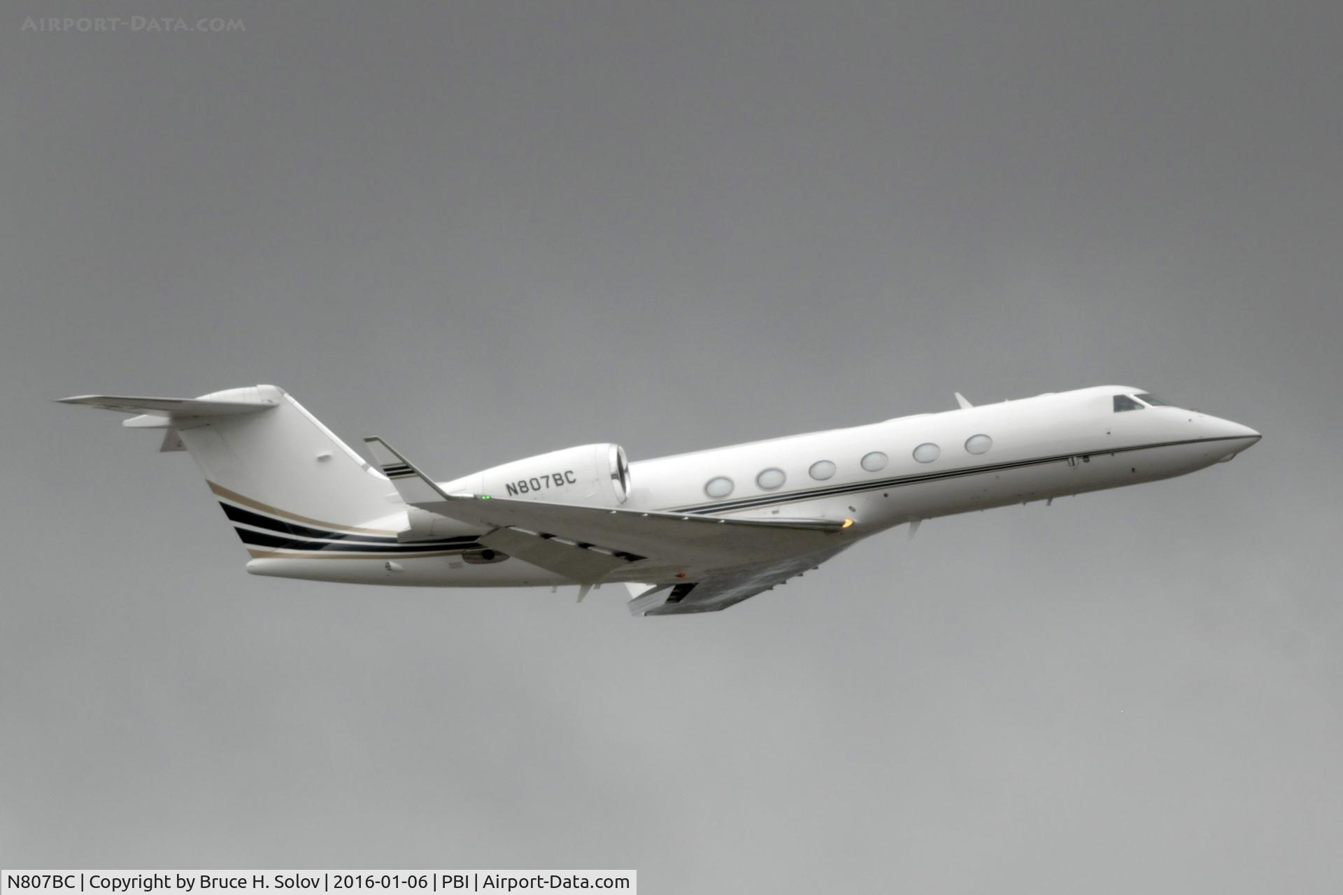 N807BC, Gulfstream Aerospace GIV-X (G450) C/N 4207, Takeoff from PBI
