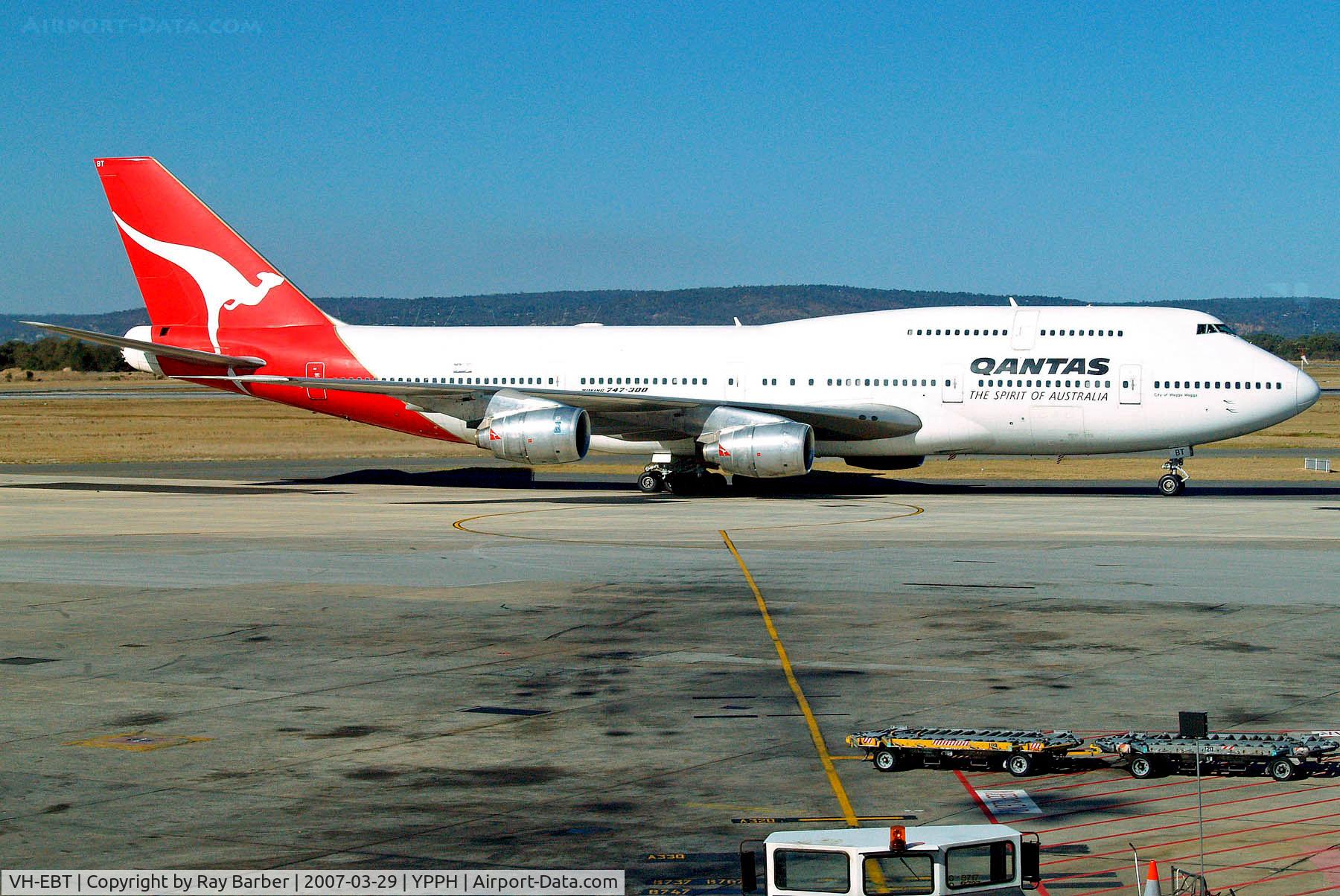 VH-EBT, 1984 Boeing 747-338 C/N 23222, Boeing 747-338 [23222] (QANTAS) Perth-International~VH 29/03/2007