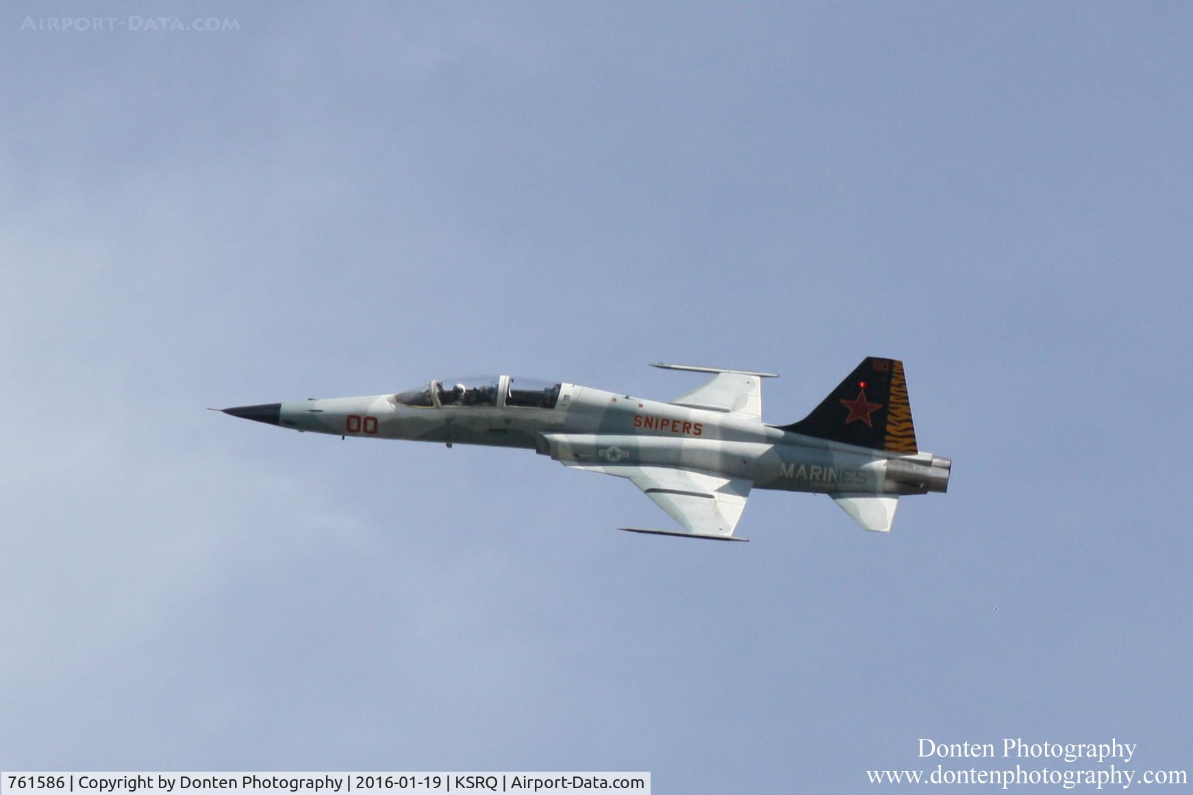 761586, Northrop F-5F Tiger II C/N L.1061, US Marine Corps F-5 Tiger II (761586) from Marine Corps Air Station Yuma arrives at Sarasota-Bradenton International Airport