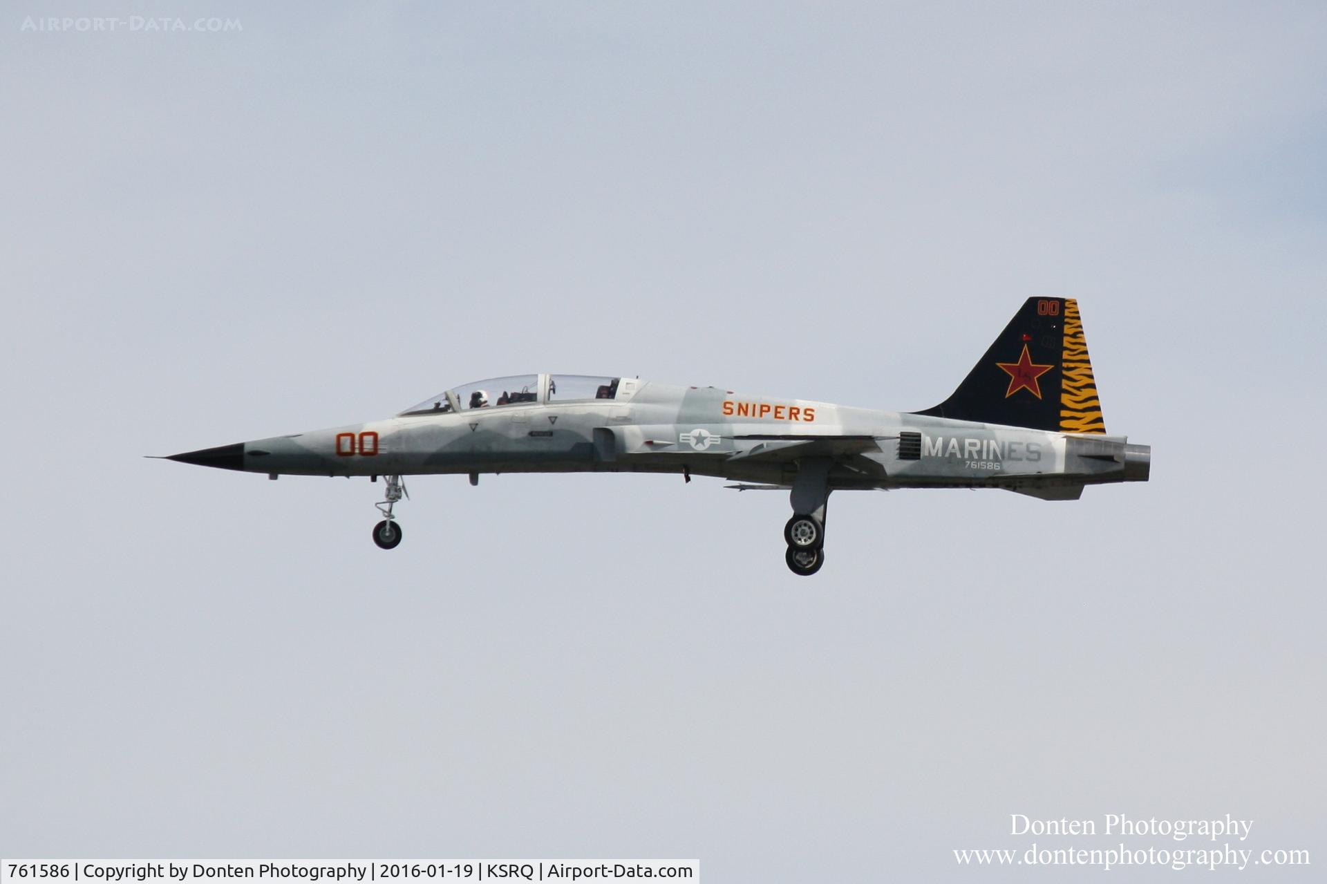 761586, Northrop F-5F Tiger II C/N L.1061, US Marine Corps F-5 Tiger II (761586) from Marine Corps Air Station Yuma arrives at Sarasota-Bradenton International Airport