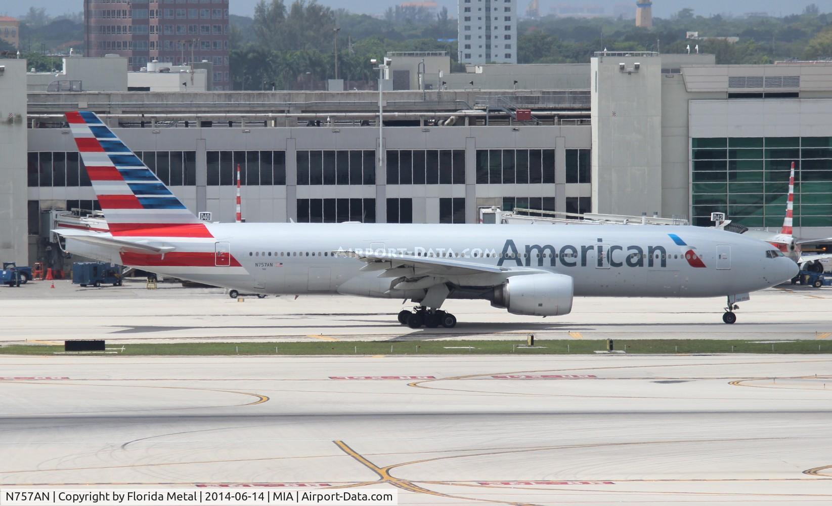 N757AN, 2001 Boeing 777-223 C/N 32636, American