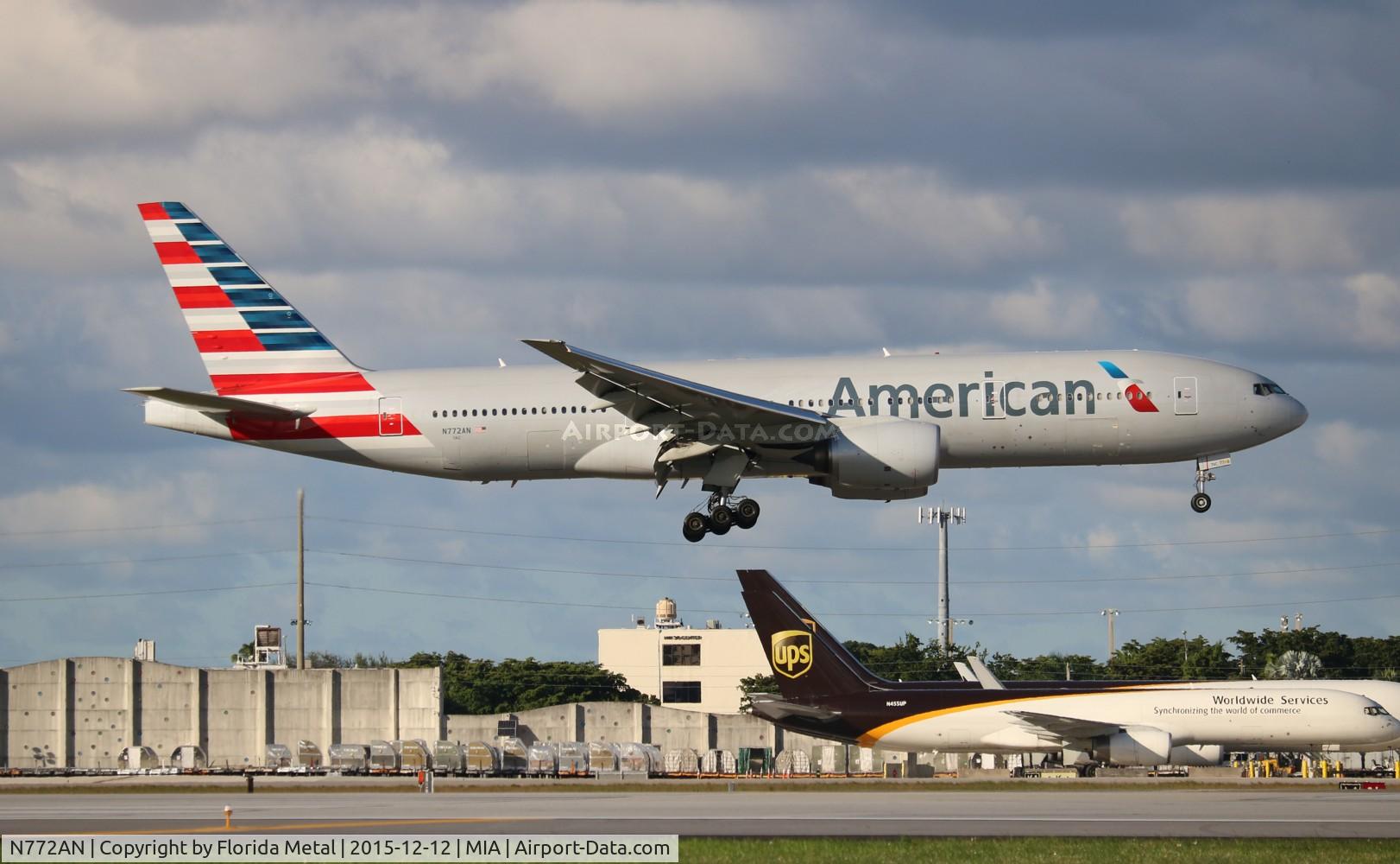 N772AN, 1999 Boeing 777-223 C/N 29580, American