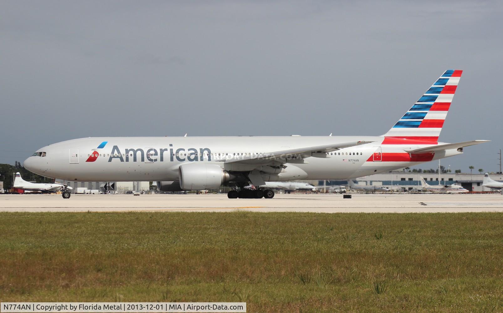 N774AN, 1999 Boeing 777-223 C/N 29581, American