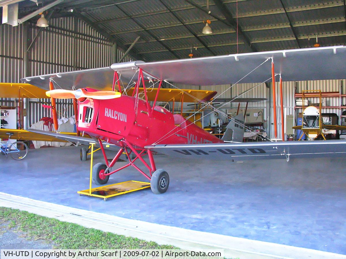 VH-UTD, 1941 De Havilland Australia DH-82A Tiger Moth C/N DHA341, VH-UTD Luskintyre Airfield NSW 2009