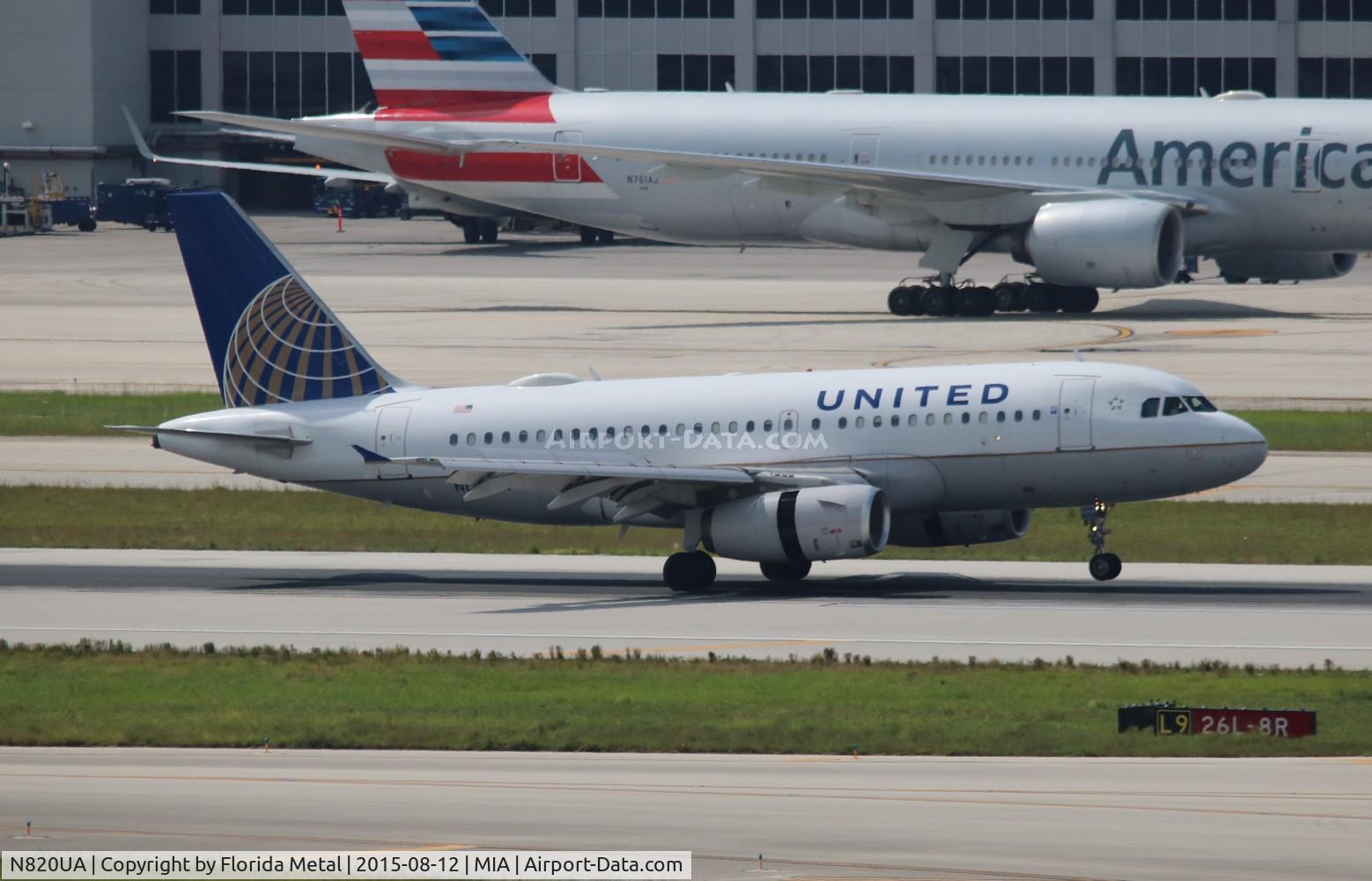 N820UA, 1998 Airbus A319-131 C/N 898, United