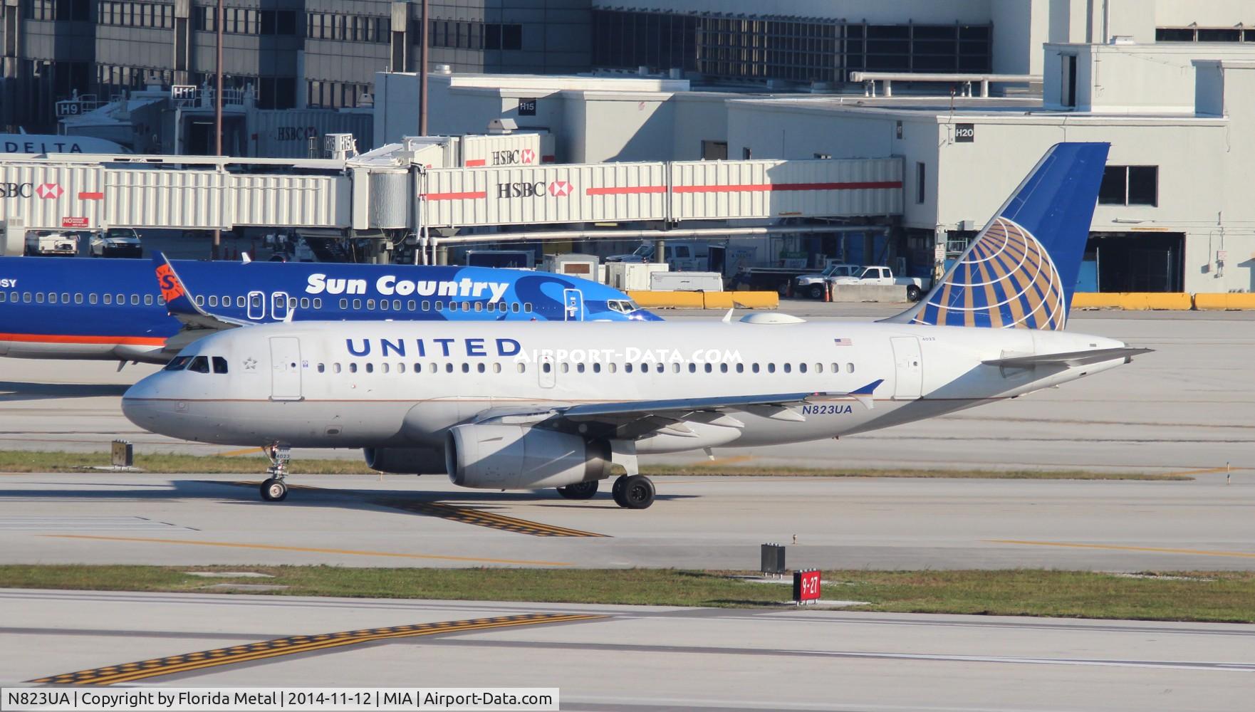 N823UA, 1998 Airbus A319-131 C/N 952, United