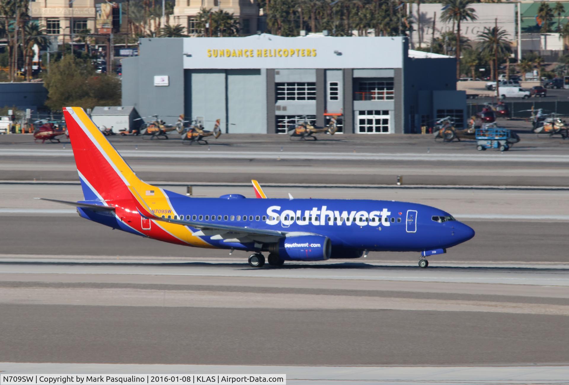 N709SW, 1998 Boeing 737-7H4 C/N 27843, Boeing 737-700