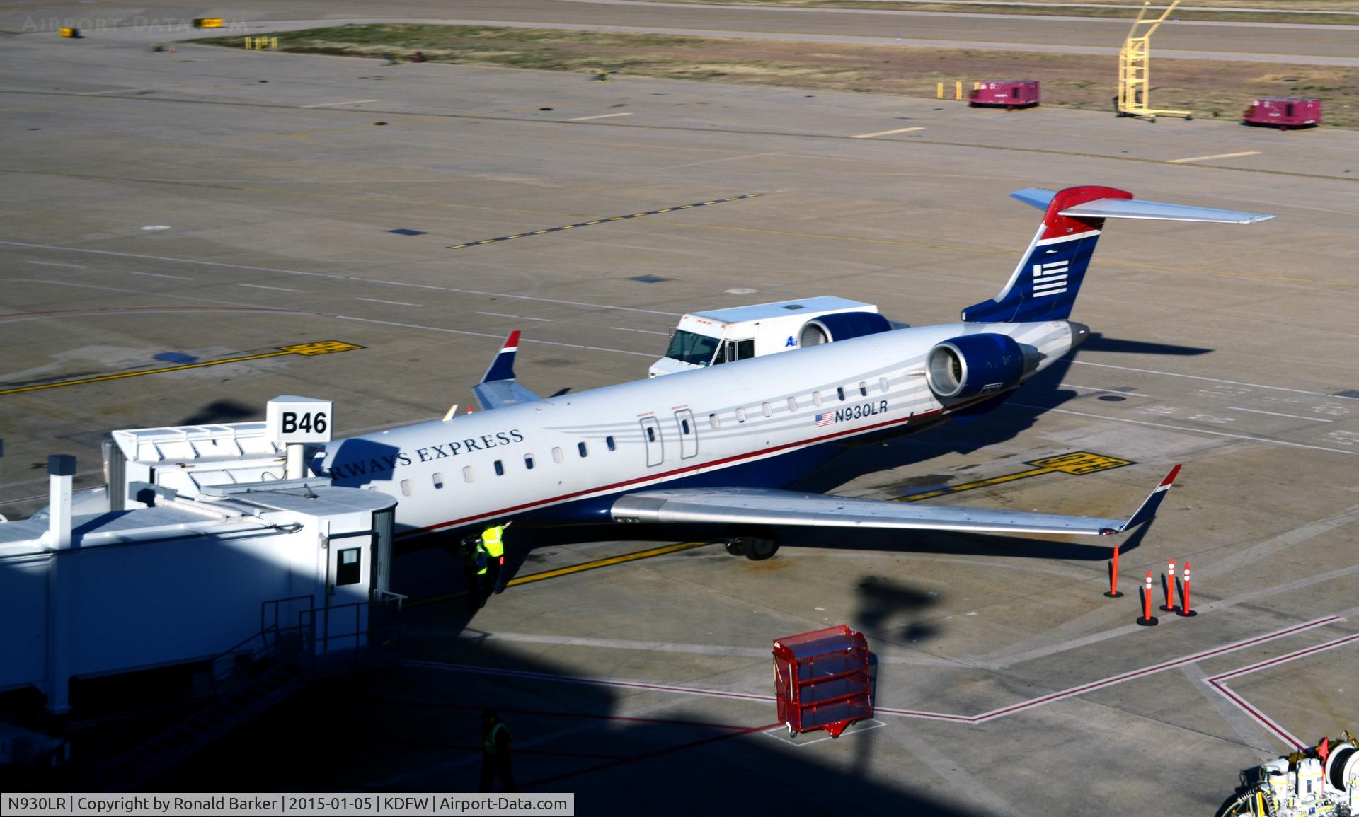 N930LR, 2005 Bombardier CRJ-900ER (CL-600-2D24) C/N 15030, Gate B46 DFW