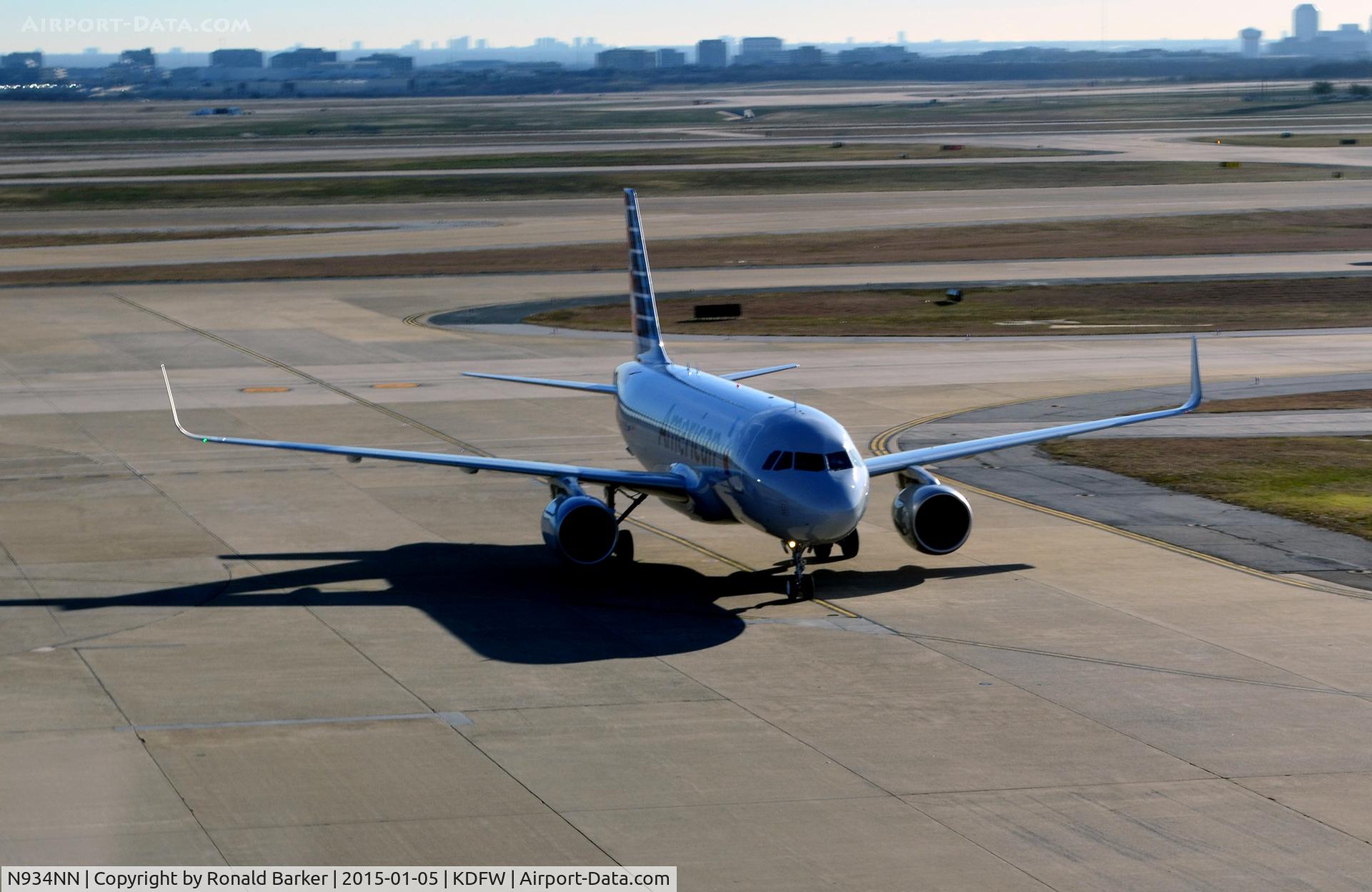 N934NN, 2013 Boeing 737-823 C/N 33489, Taxi DFW