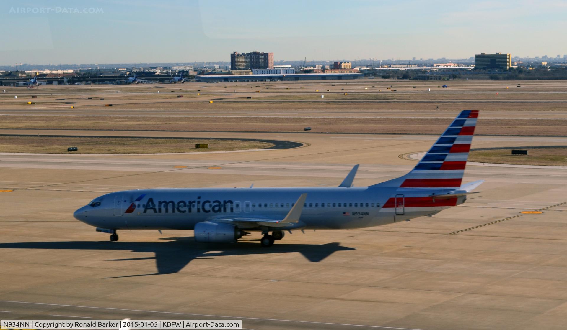 N934NN, 2013 Boeing 737-823 C/N 33489, Taxi DFW