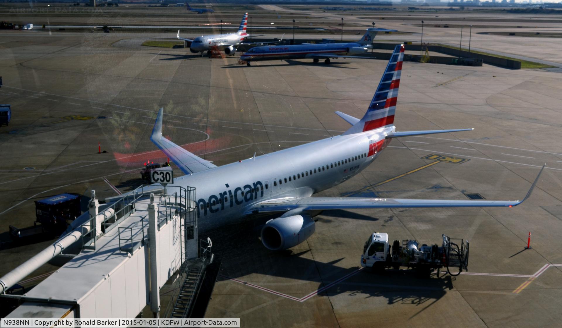 N938NN, 2013 Boeing 737-823 C/N 33490, Gate C30 DFW