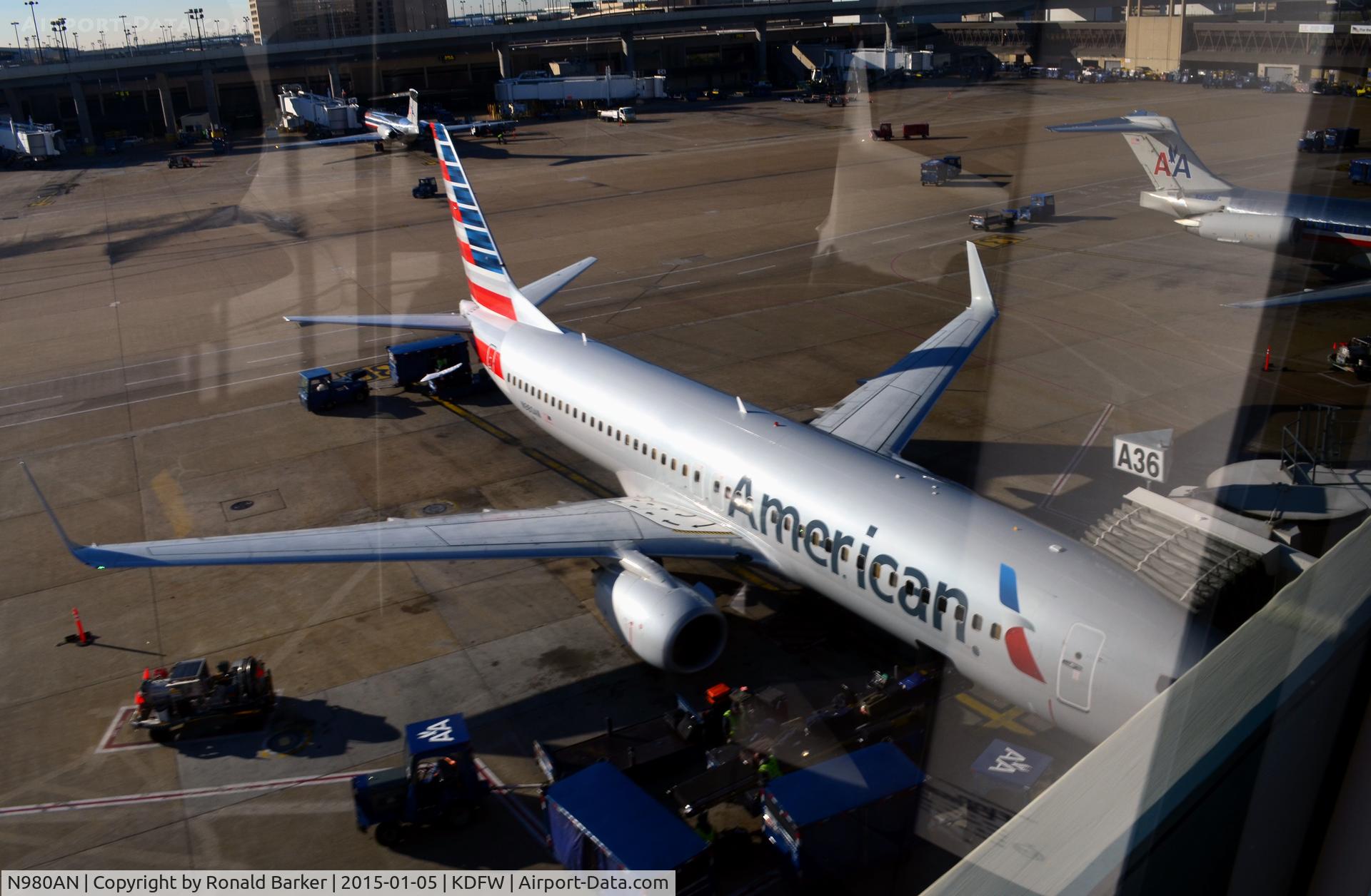 N980AN, Boeing 737-823 C/N 30101, Gate A36 DFW