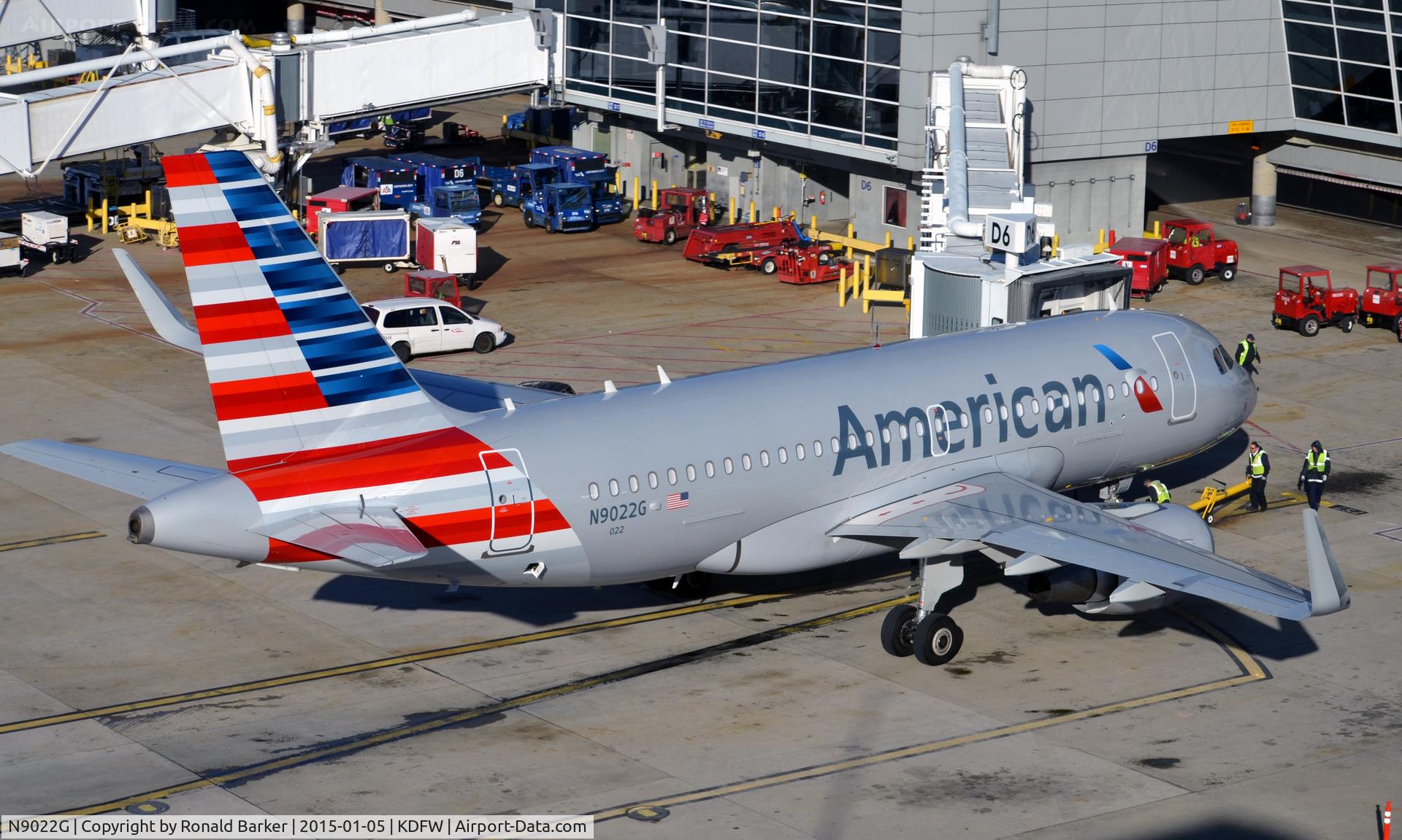 N9022G, 2014 Airbus A319-112 C/N 6310, Gate D6 DFW