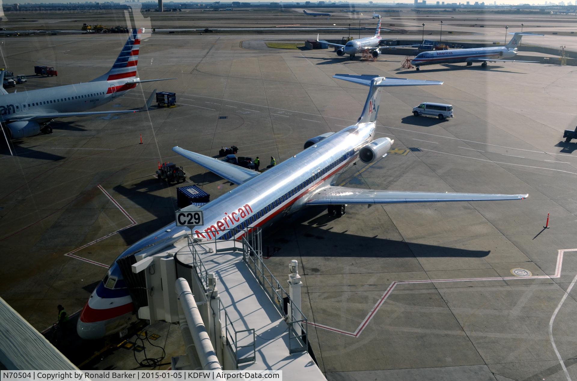N70504, 1989 McDonnell Douglas MD-82 (DC-9-82) C/N 49798, Gate C29 DFW