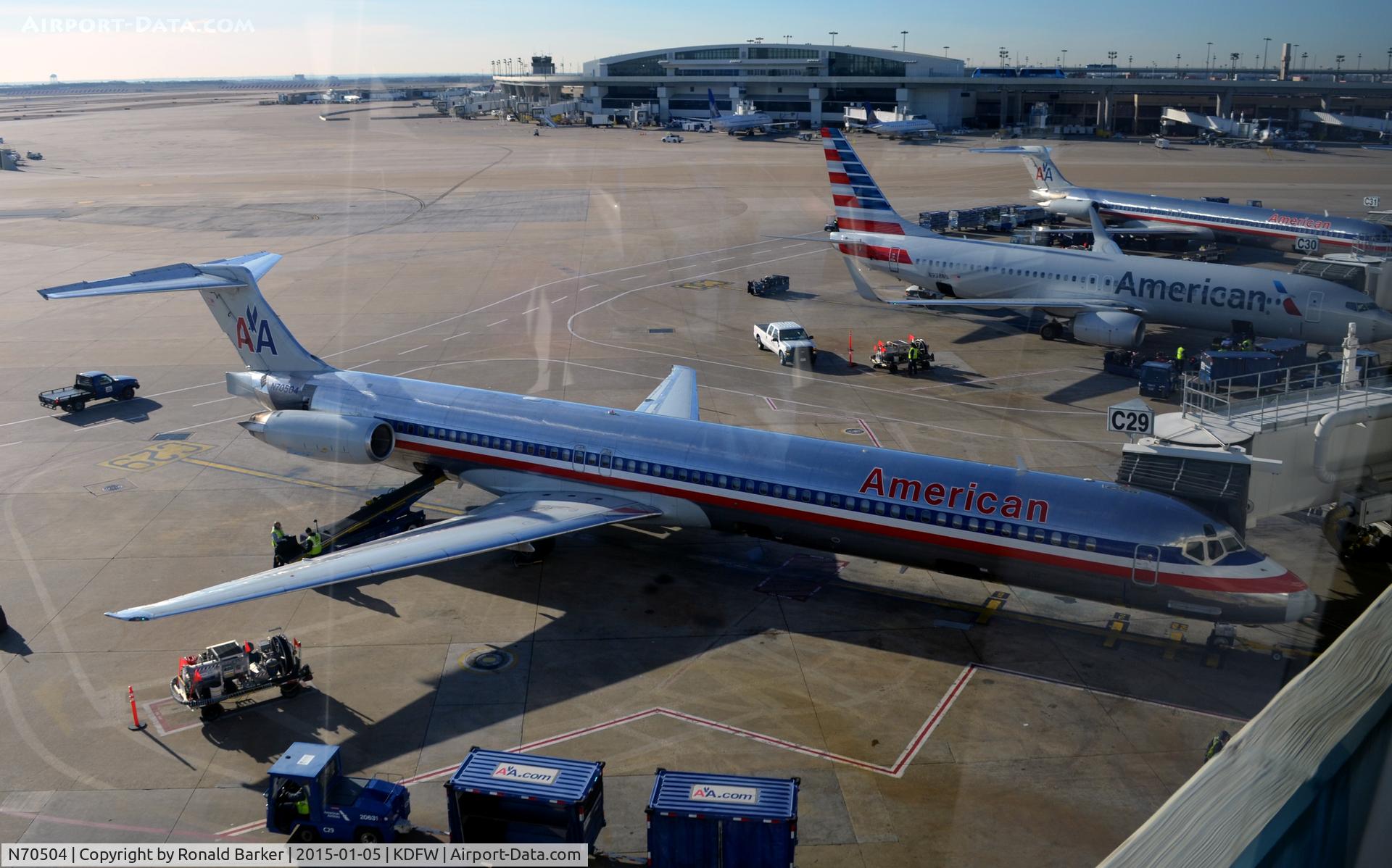 N70504, 1989 McDonnell Douglas MD-82 (DC-9-82) C/N 49798, Gate C29 DFW