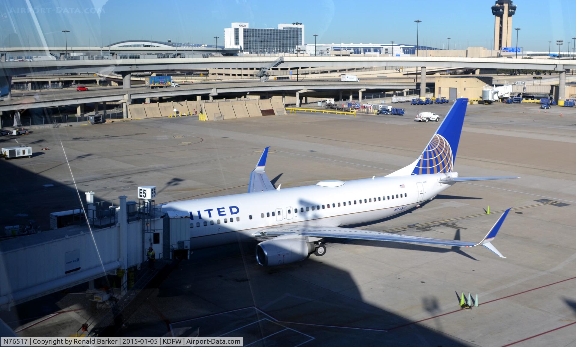 N76517, 2008 Boeing 737-824 C/N 31628, Gate E5 DFW