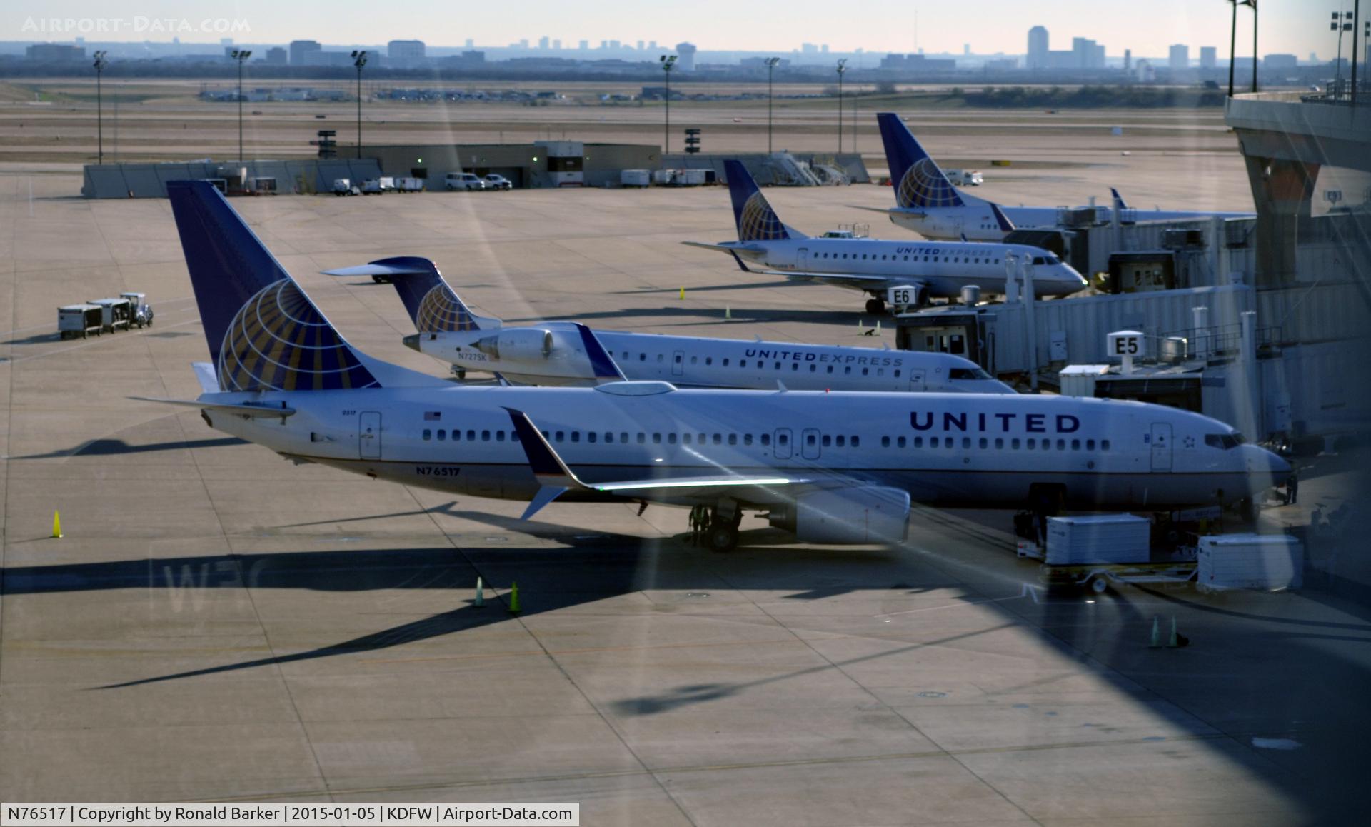 N76517, 2008 Boeing 737-824 C/N 31628, Gate E5 DFW