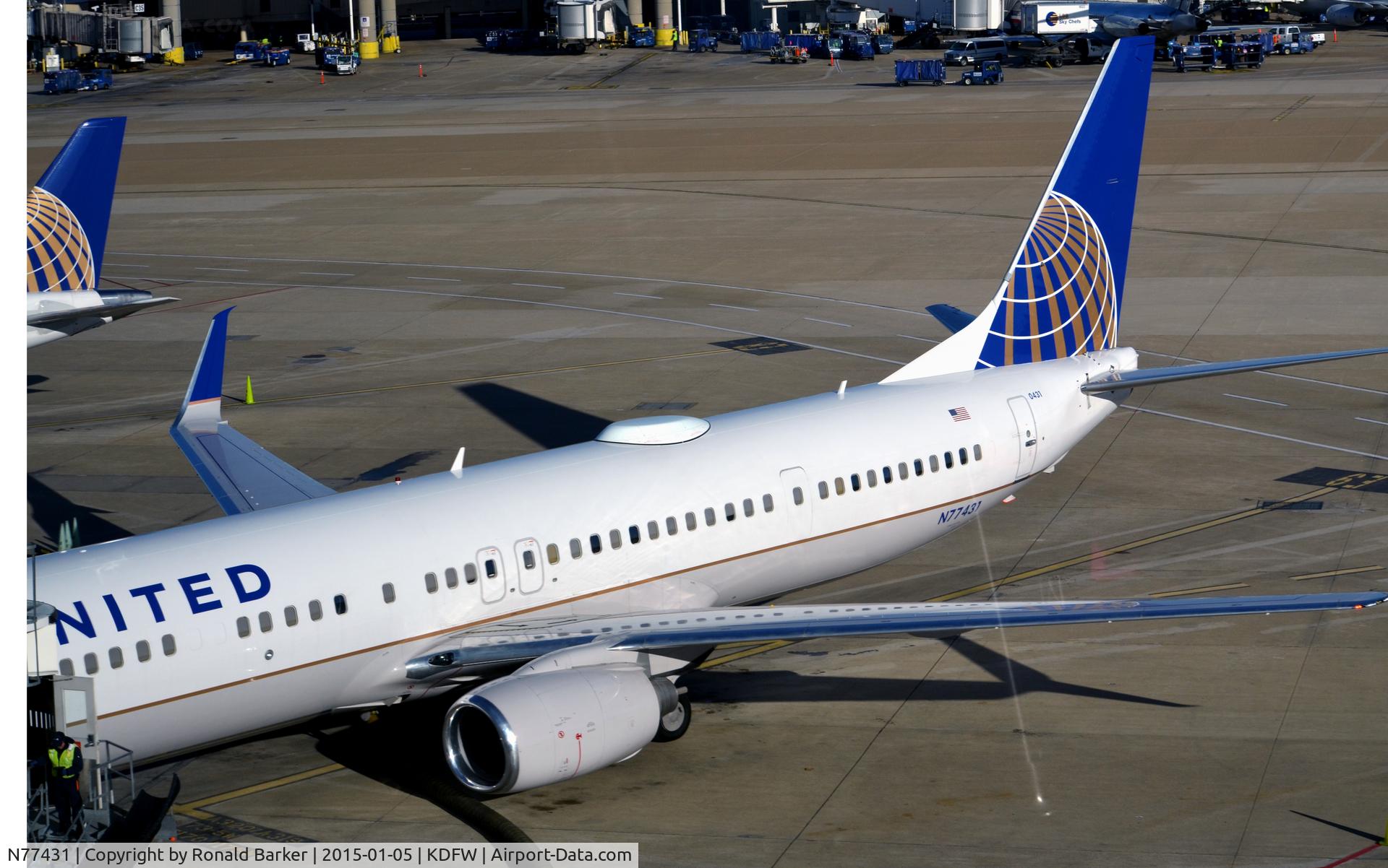 N77431, 2009 Boeing 737-924/ER C/N 32833, Gate E9 DFW