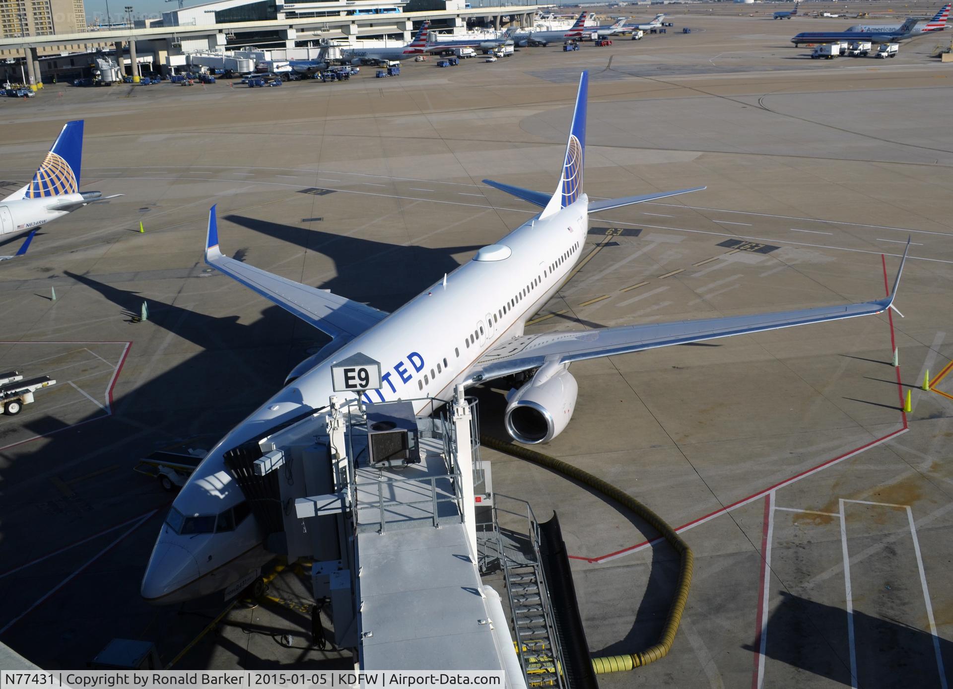 N77431, 2009 Boeing 737-924/ER C/N 32833, Gate E9 DFW