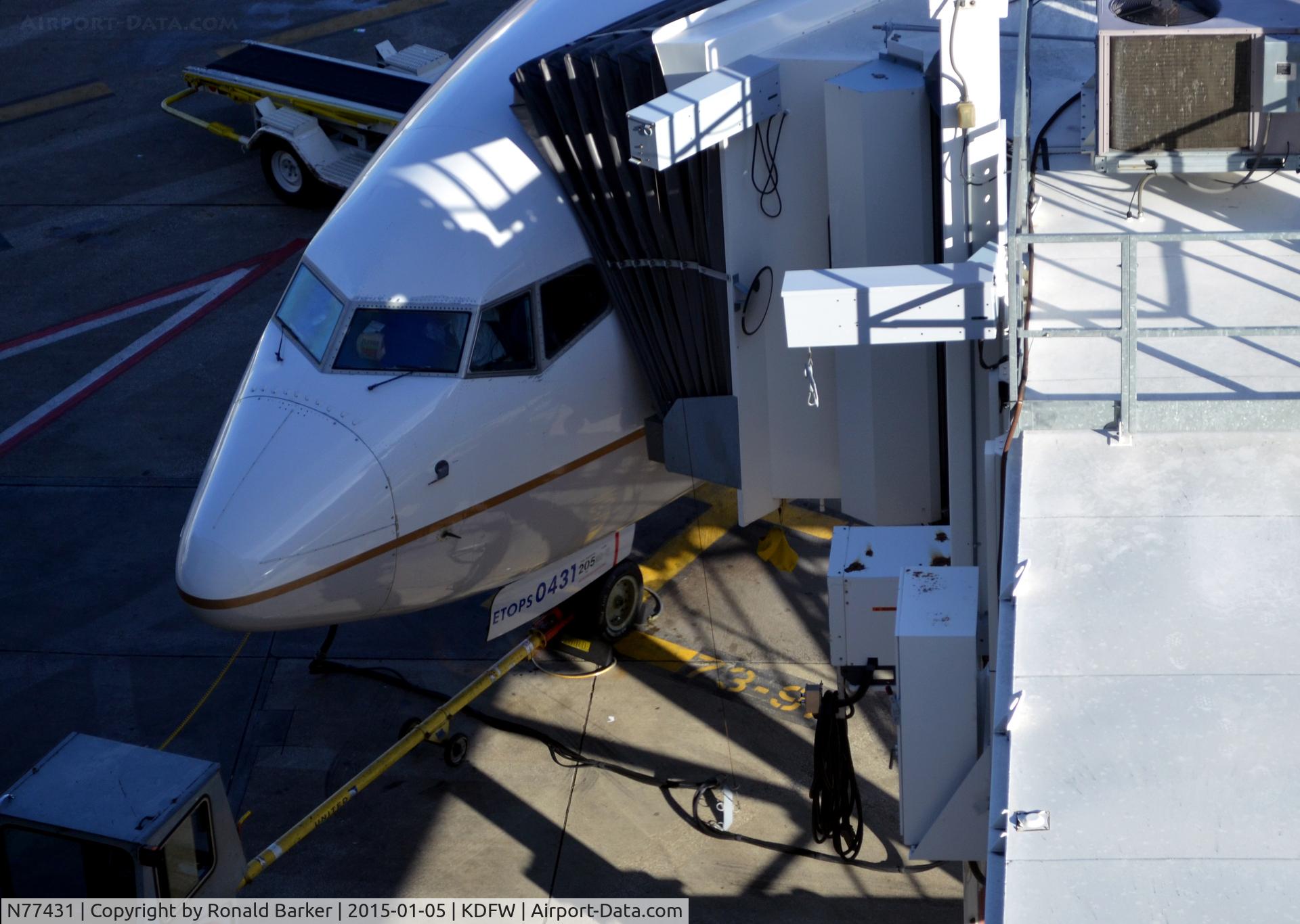 N77431, 2009 Boeing 737-924/ER C/N 32833, Gate E9 DFW