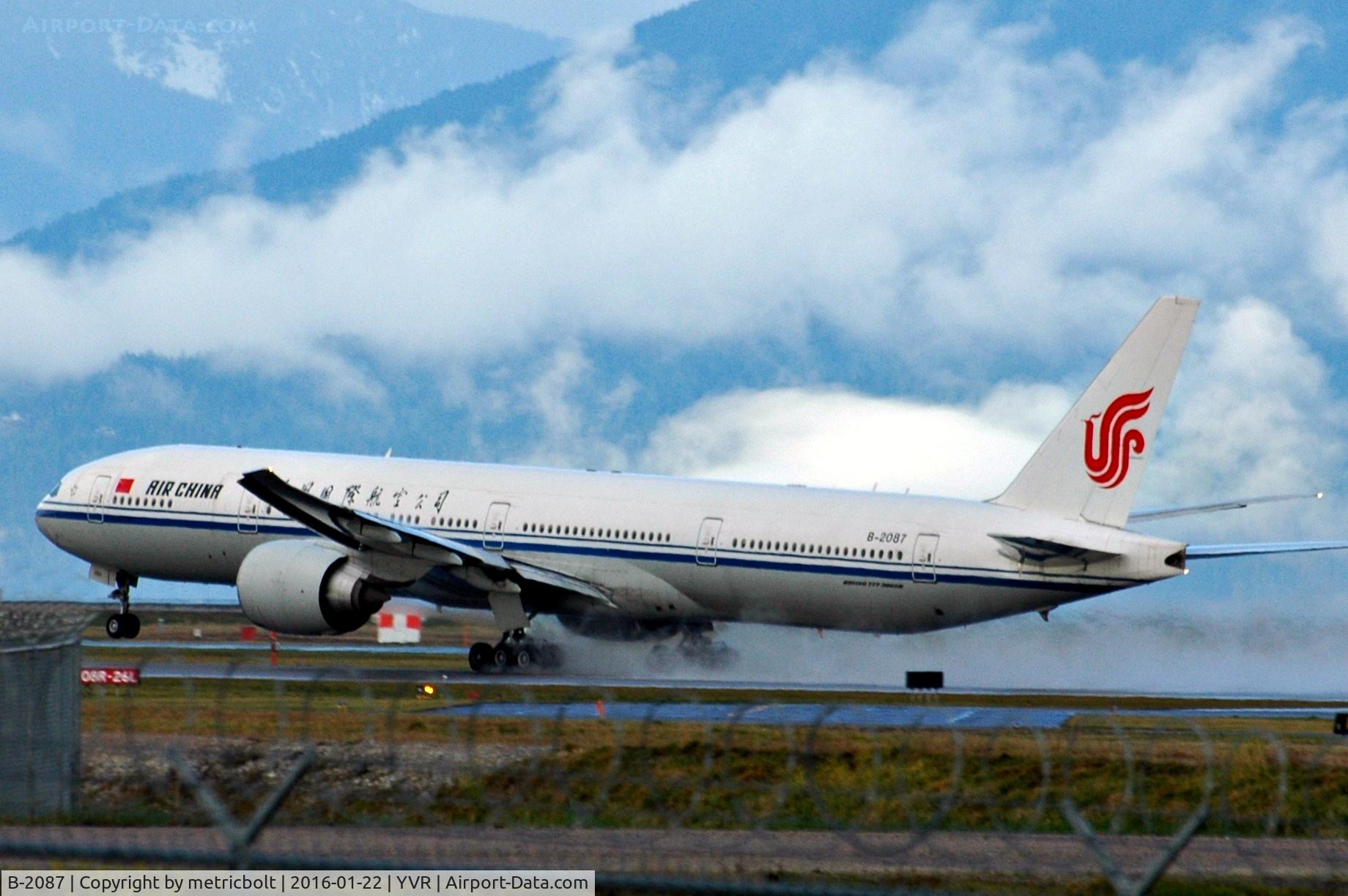 B-2087, 2011 Boeing 777-39L/ER C/N 38672, CA992 to Beijing