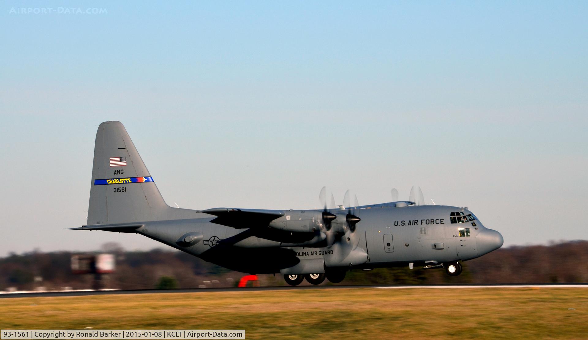93-1561, 1993 Lockheed C-130H-3 Hercules C/N 382-5365, Touch and go CLT