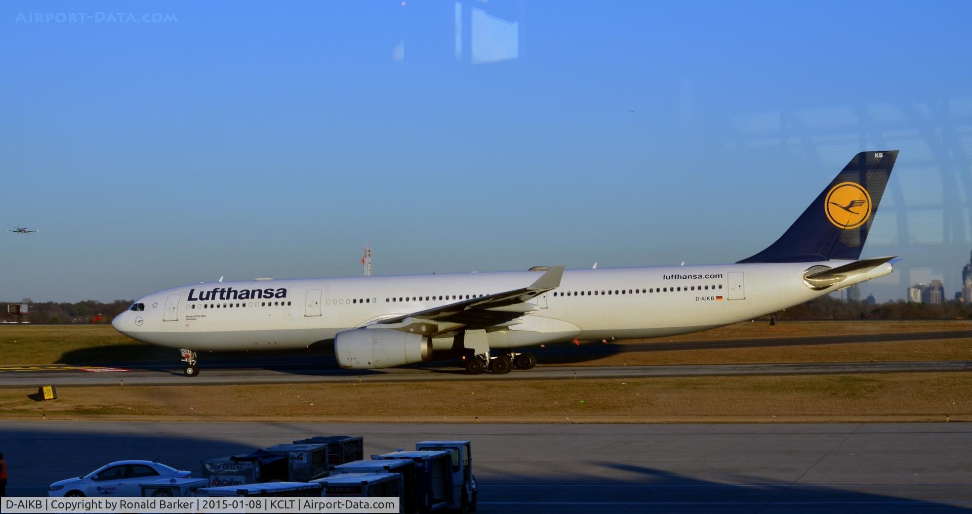 D-AIKB, 2004 Airbus A330-343X C/N 576, Landing CLT
