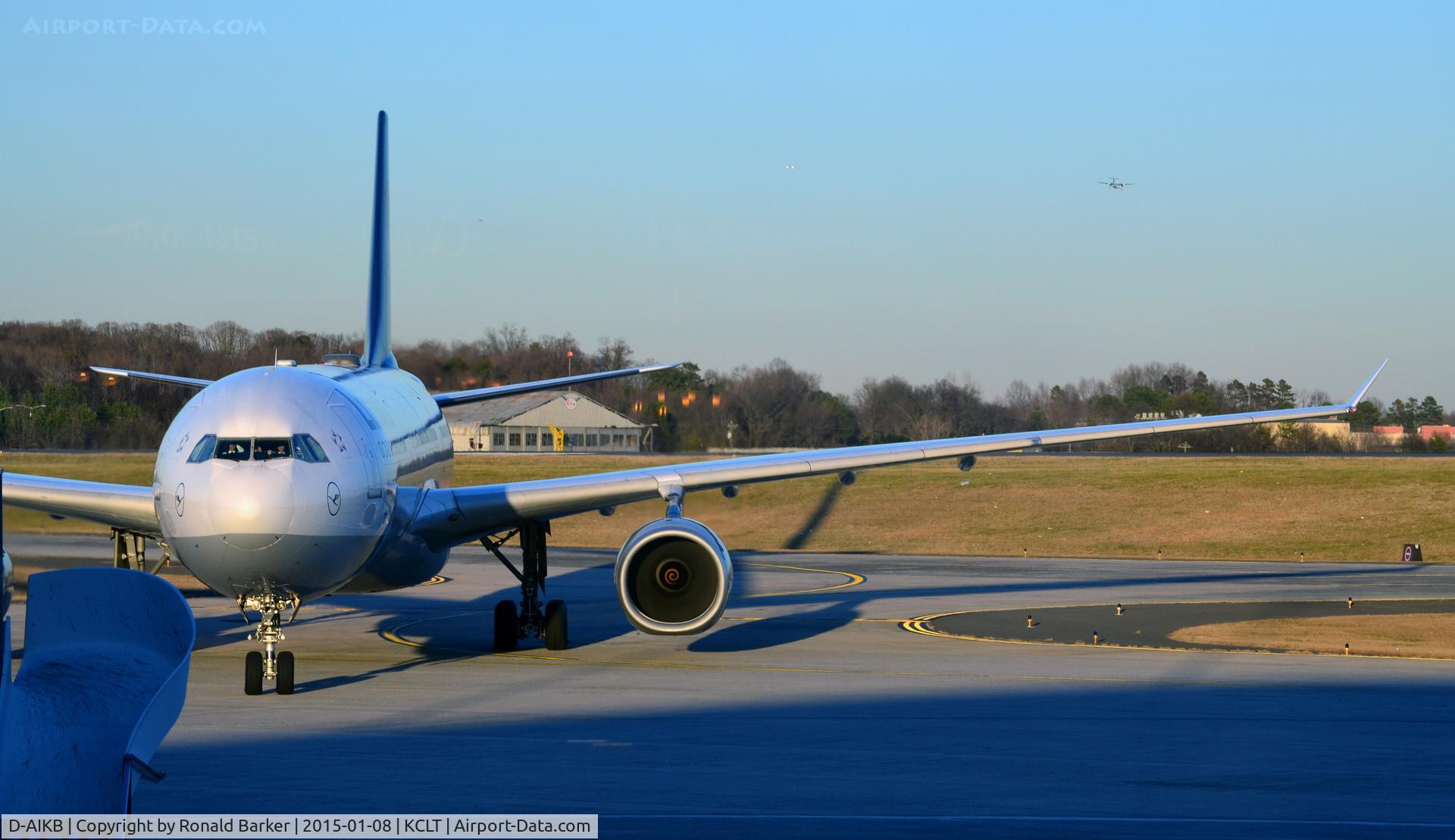 D-AIKB, 2004 Airbus A330-343X C/N 576, Taxi CLT